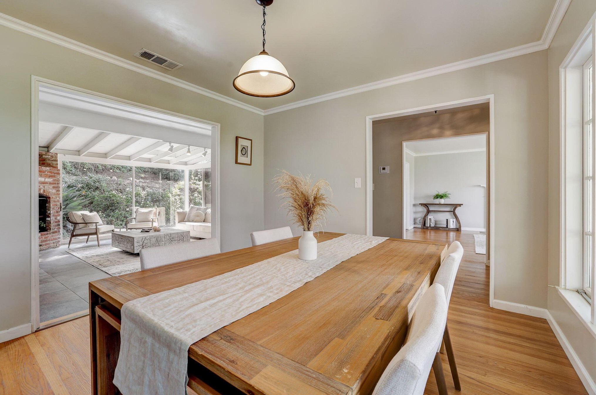 810 Monarch Dr, La Canada CA  91011-4104 exterior