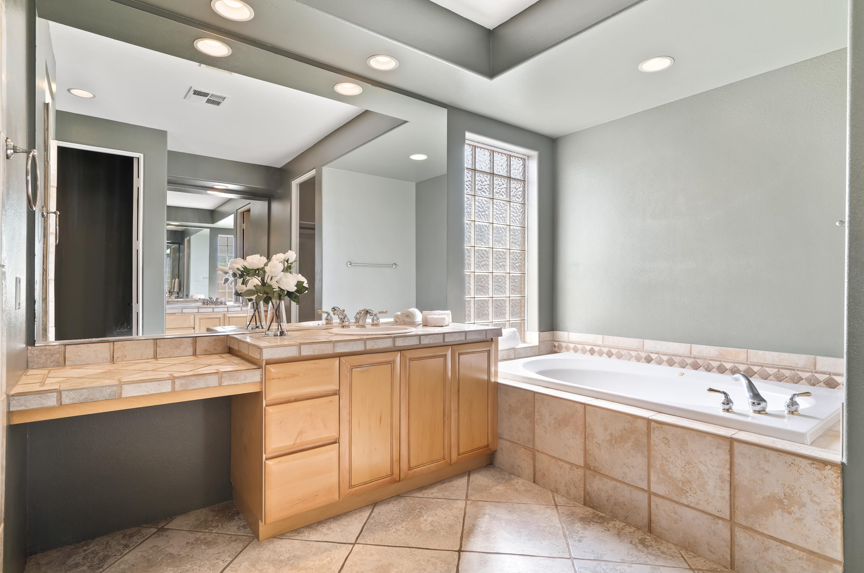 78810 Castle Pines Dr, La Quinta CA  92253-5819 exterior