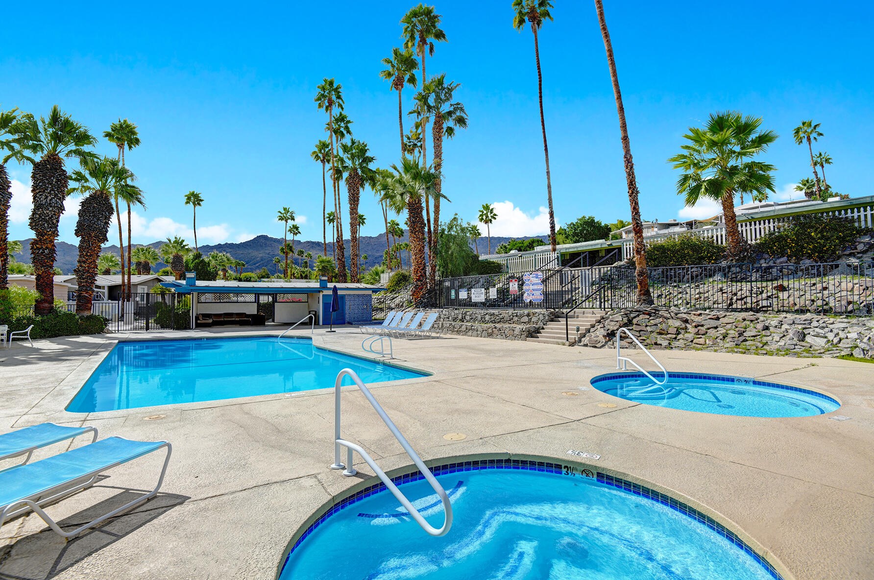 17 Circle A Dr, Palm Desert CA  92260-6400 exterior