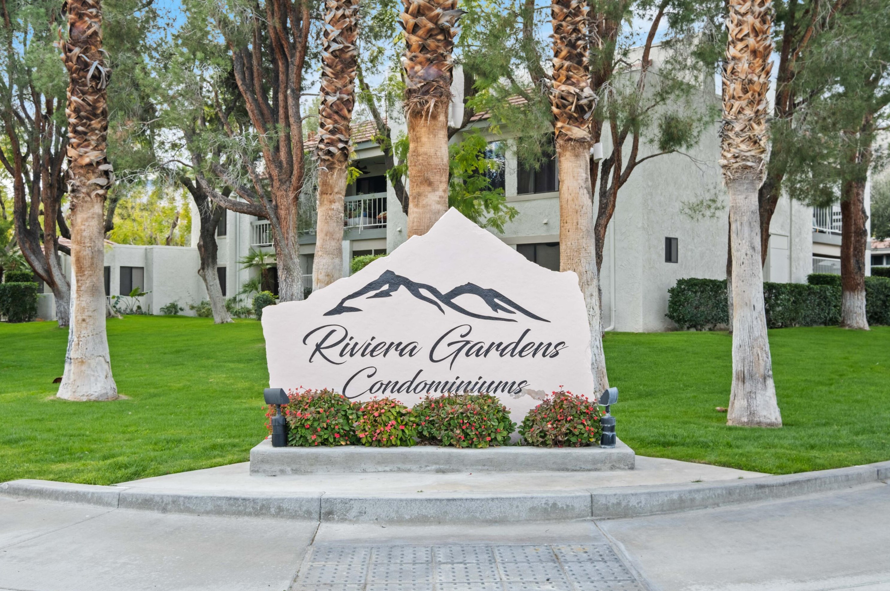 413 Via Escuela, Palm Springs CA  92262-3012 exterior