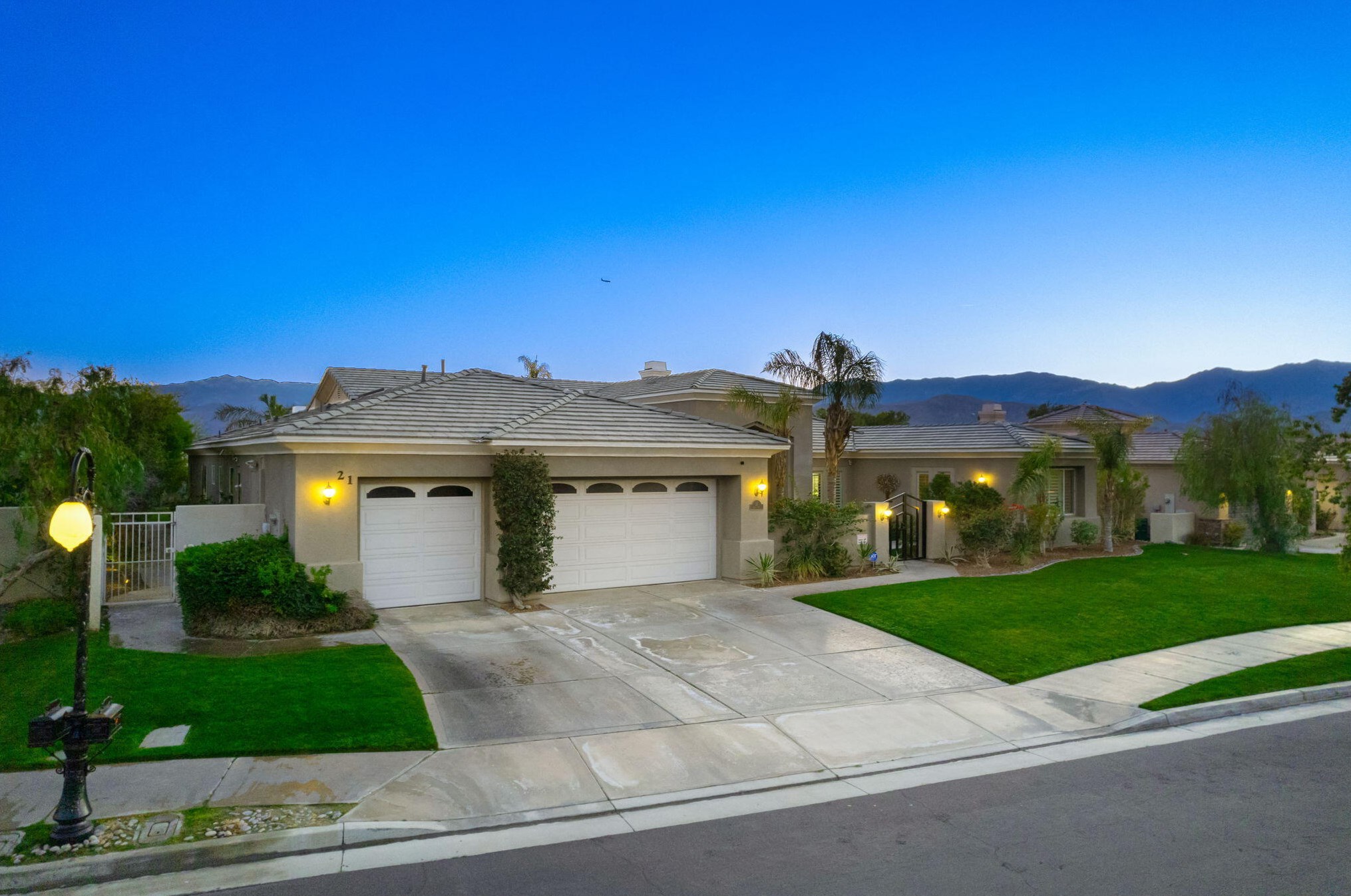 21 Paris Way, Rancho Mirage CA  92270-2721 exterior