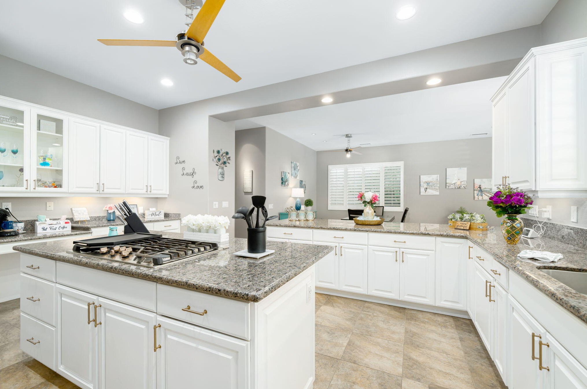 21 Paris Way, Rancho Mirage CA  92270-2721 exterior