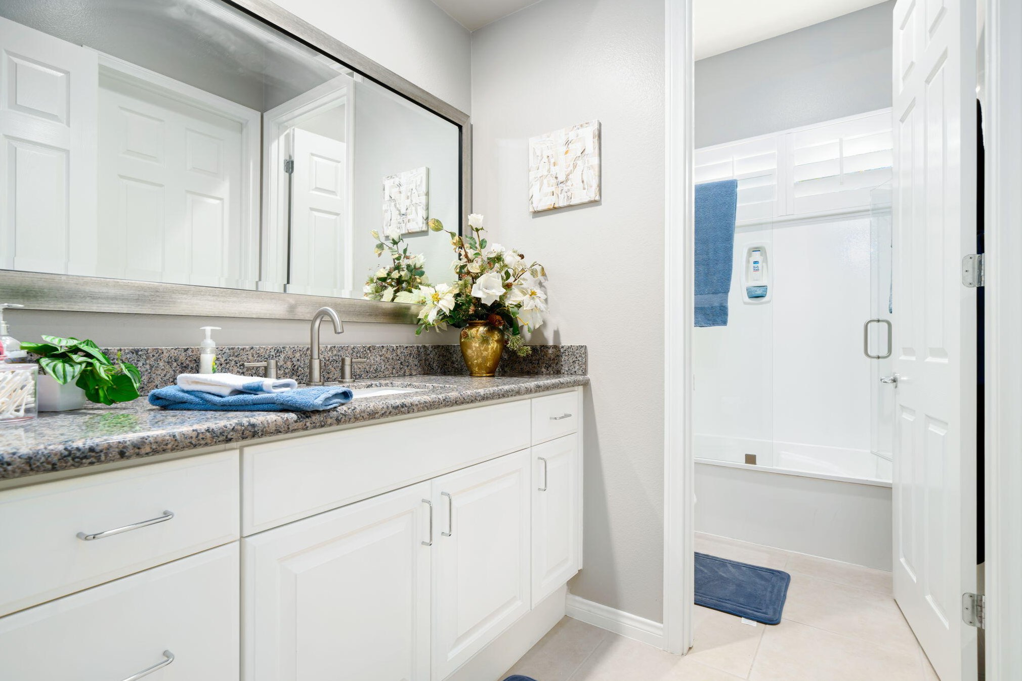 21 Paris Way, Rancho Mirage CA  92270-2721 exterior