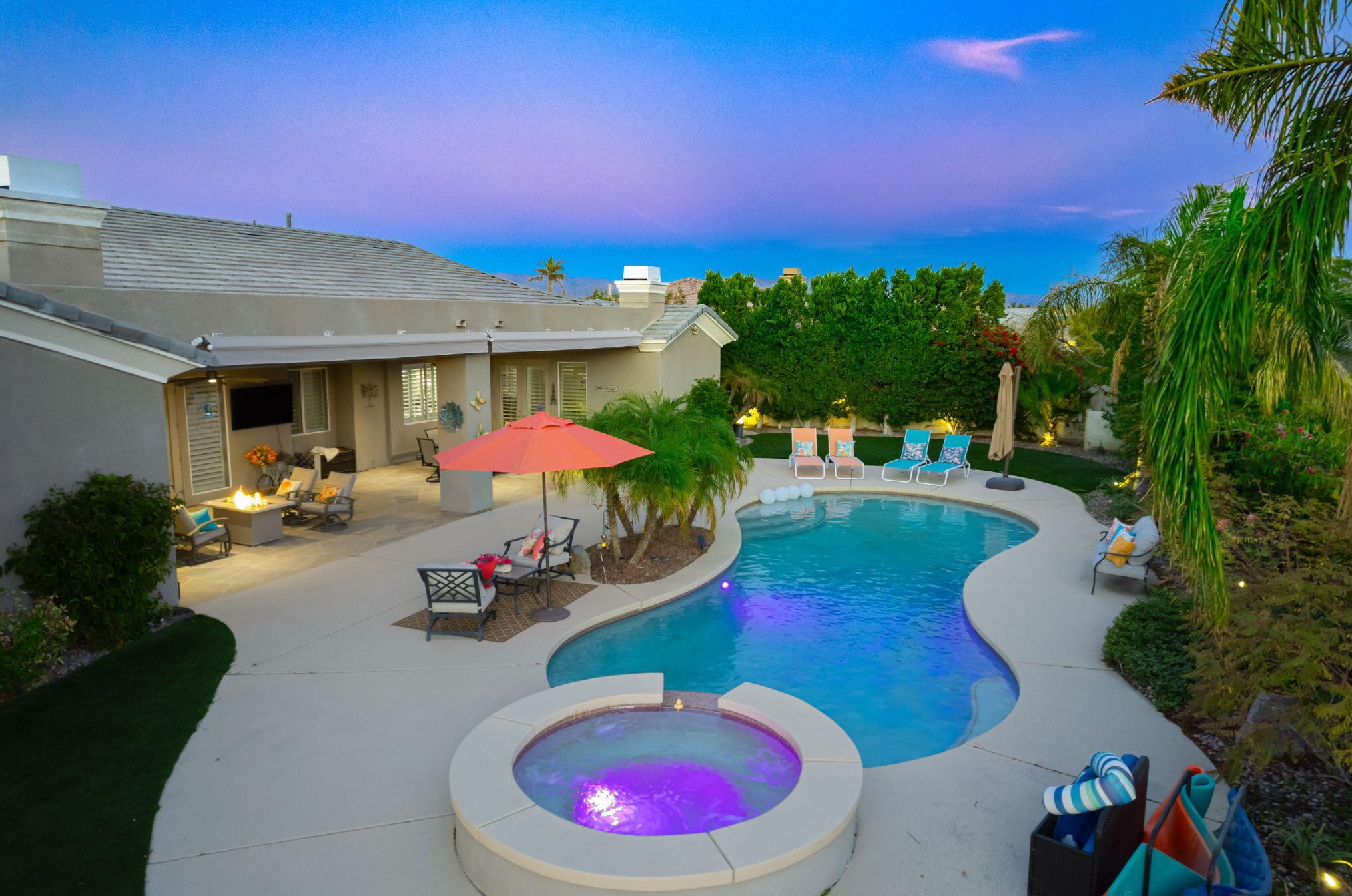 21 Paris Way, Rancho Mirage CA  92270-2721 exterior