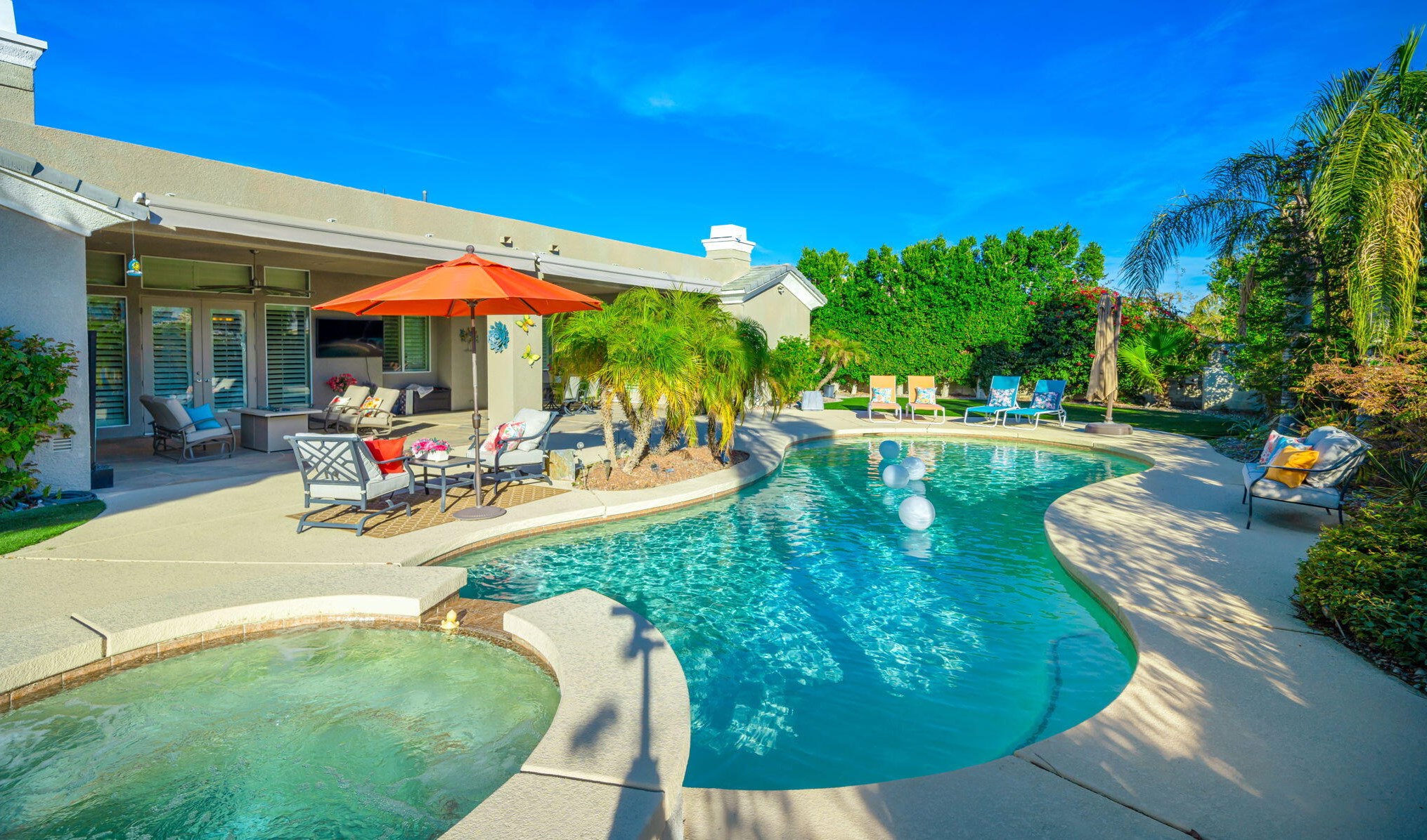 21 Paris Way, Rancho Mirage CA  92270-2721 exterior