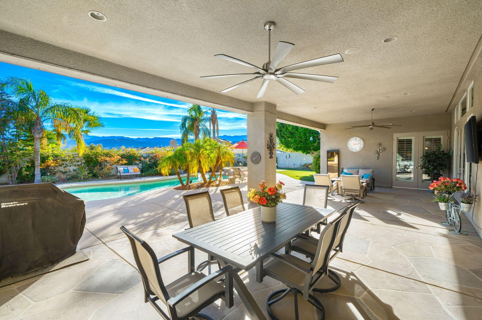 21 Paris Way, Rancho Mirage CA  92270-2721 exterior