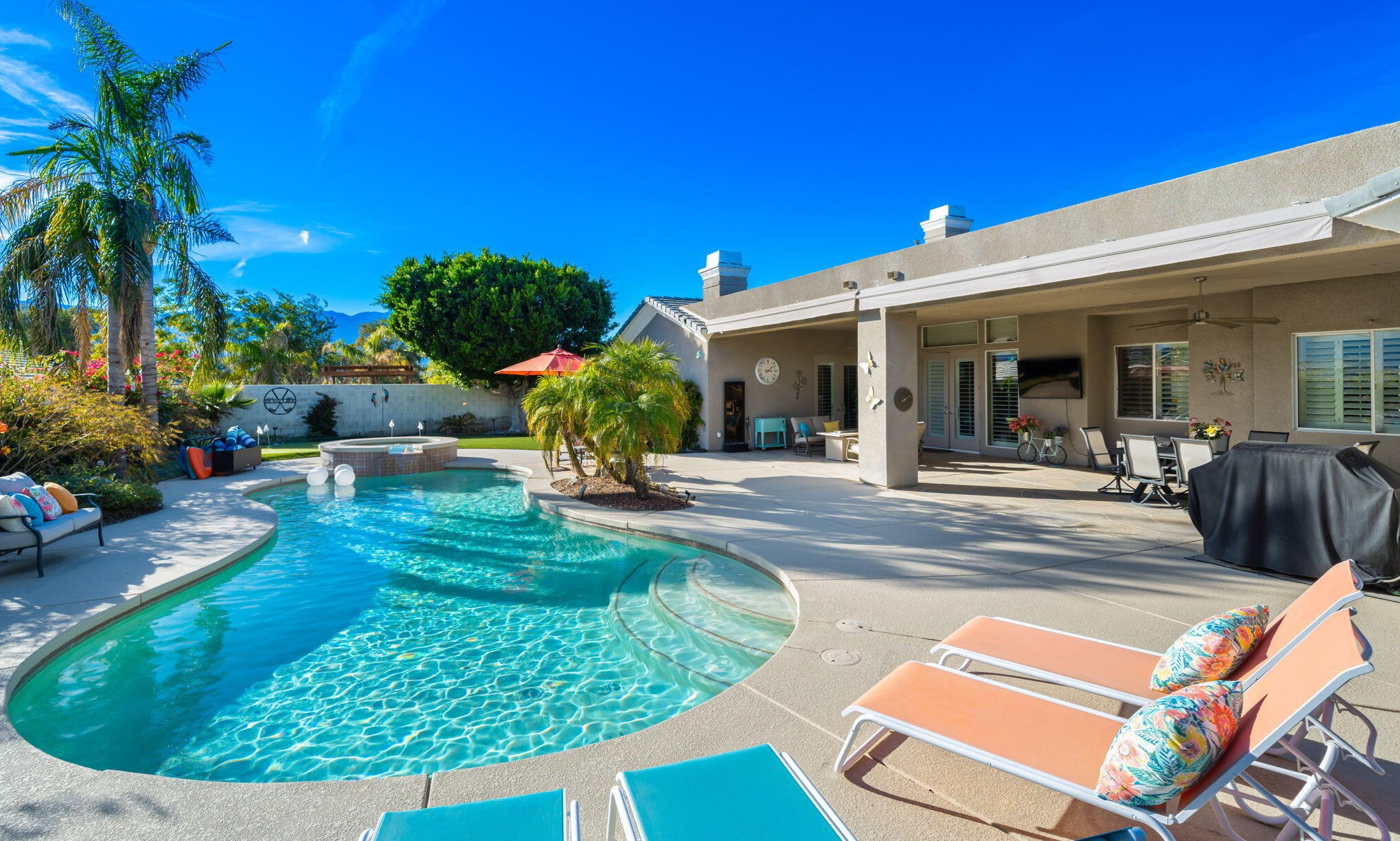 21 Paris Way, Rancho Mirage CA  92270-2721 exterior