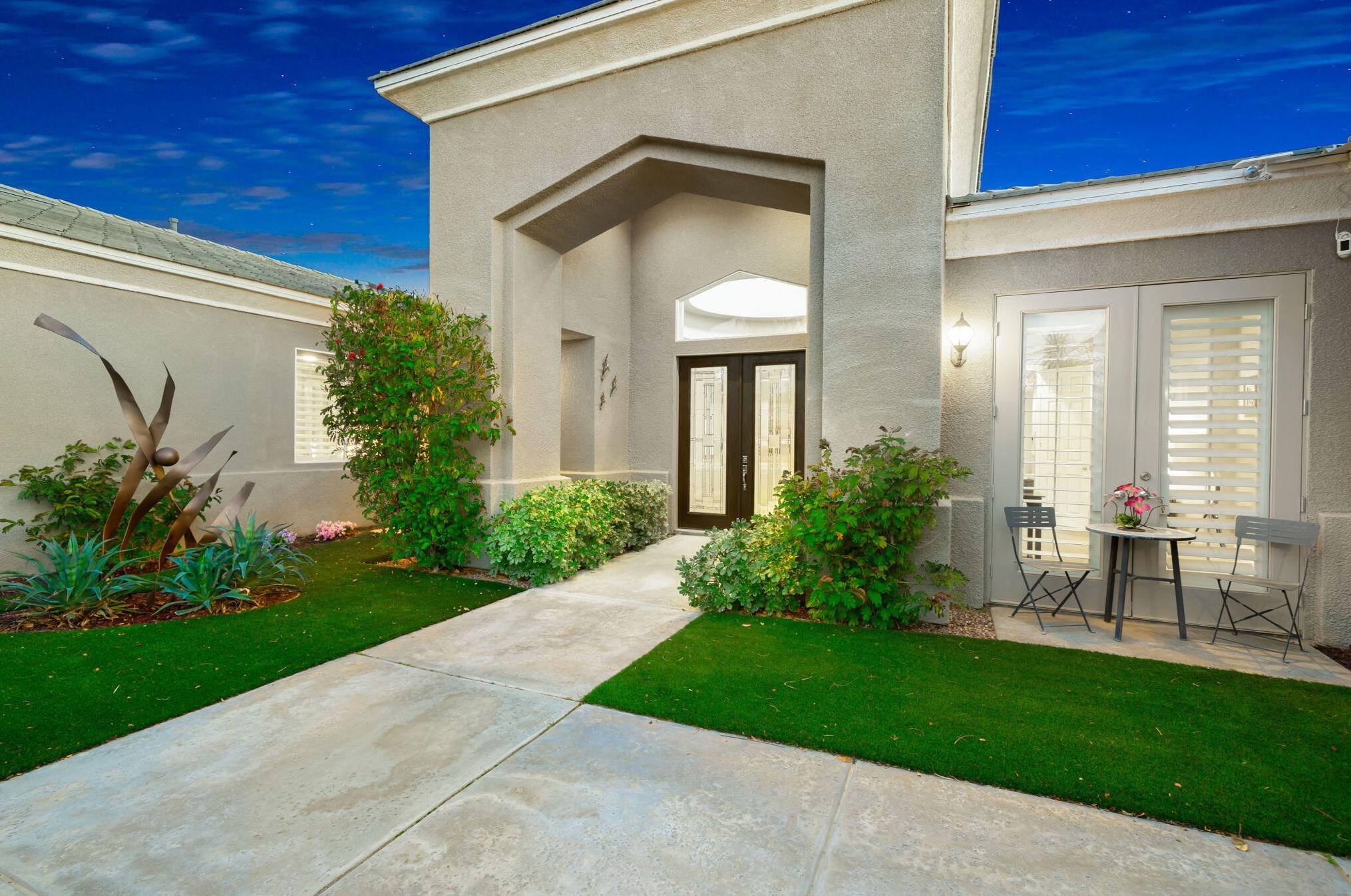 21 Paris Way, Rancho Mirage CA  92270-2721 exterior