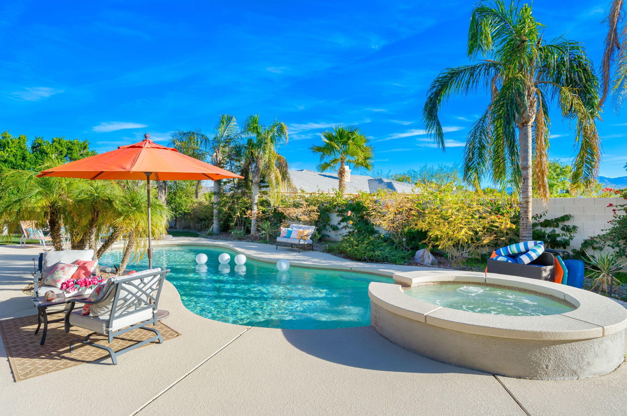 21 Paris Way, Rancho Mirage CA  92270-2721 exterior