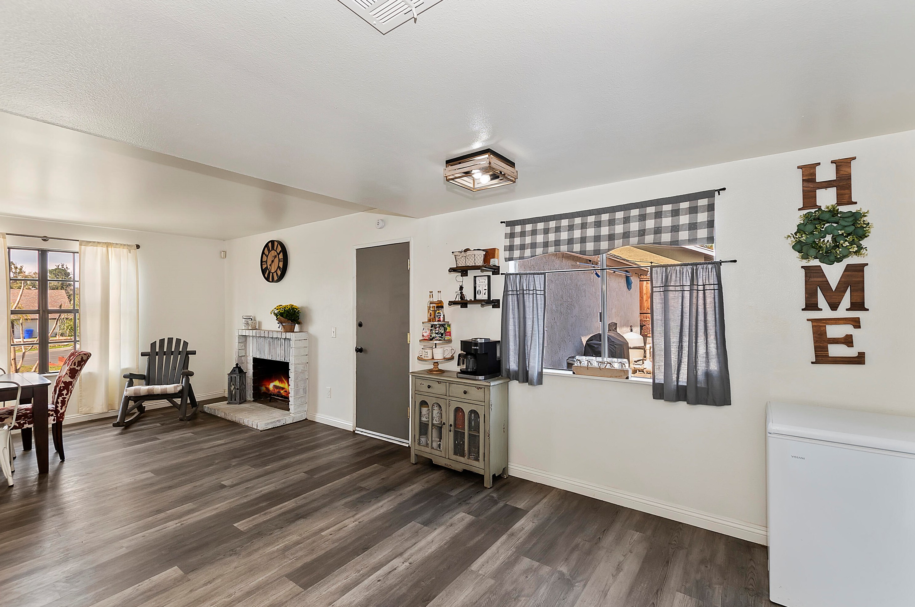 5260 Camino Real, Riverside CA  92509-5408 exterior