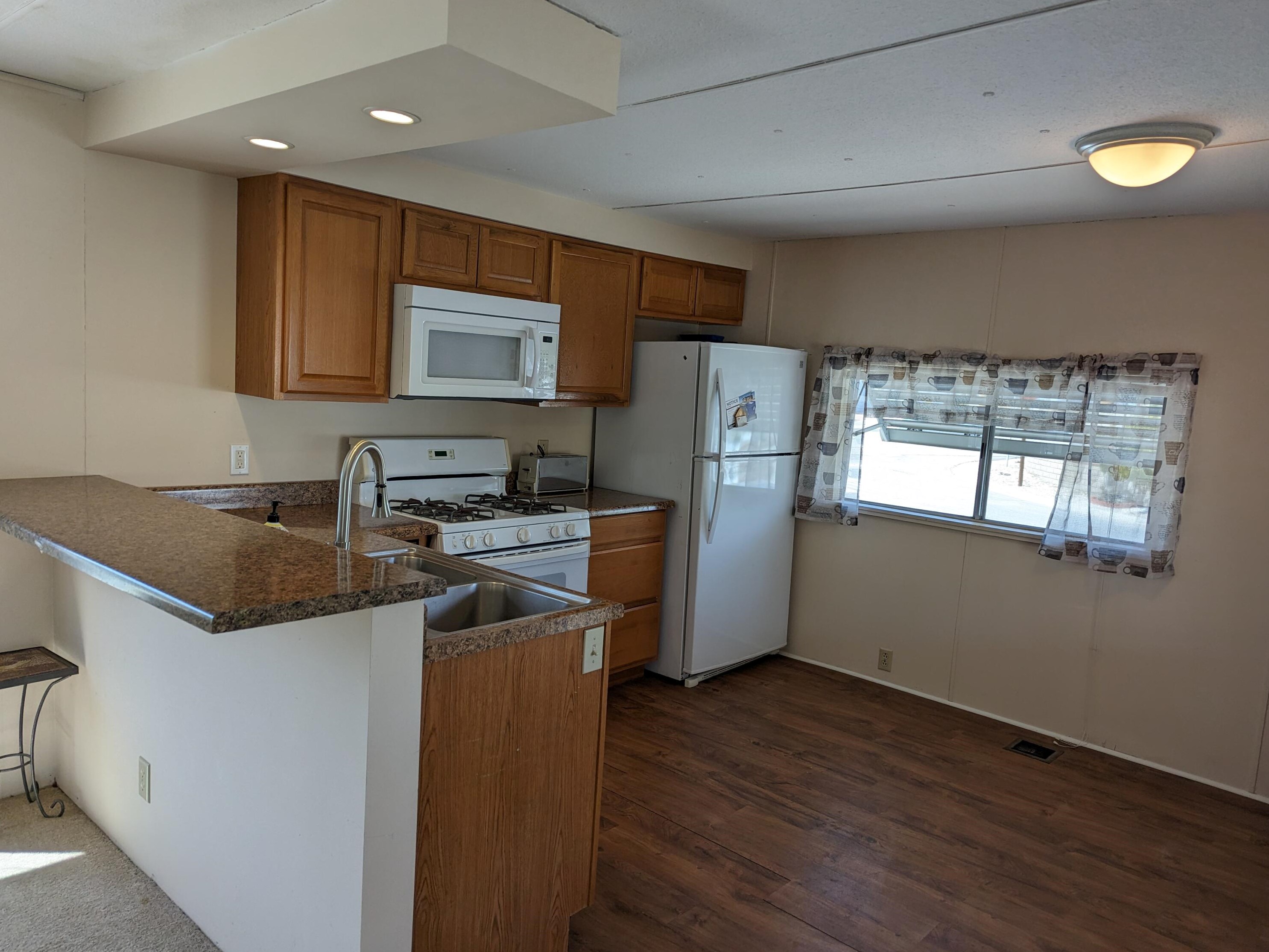 69411 Poolside Dr, Desert Hot Springs CA  92241-8715 exterior