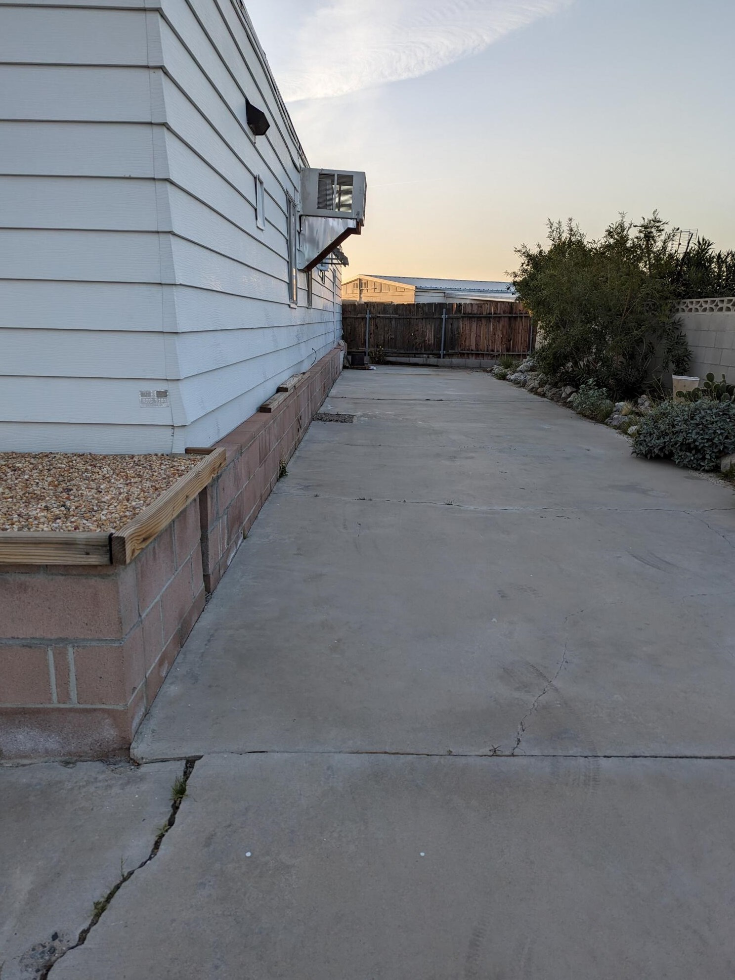 69411 Poolside Dr, Desert Hot Springs CA  92241-8715 exterior