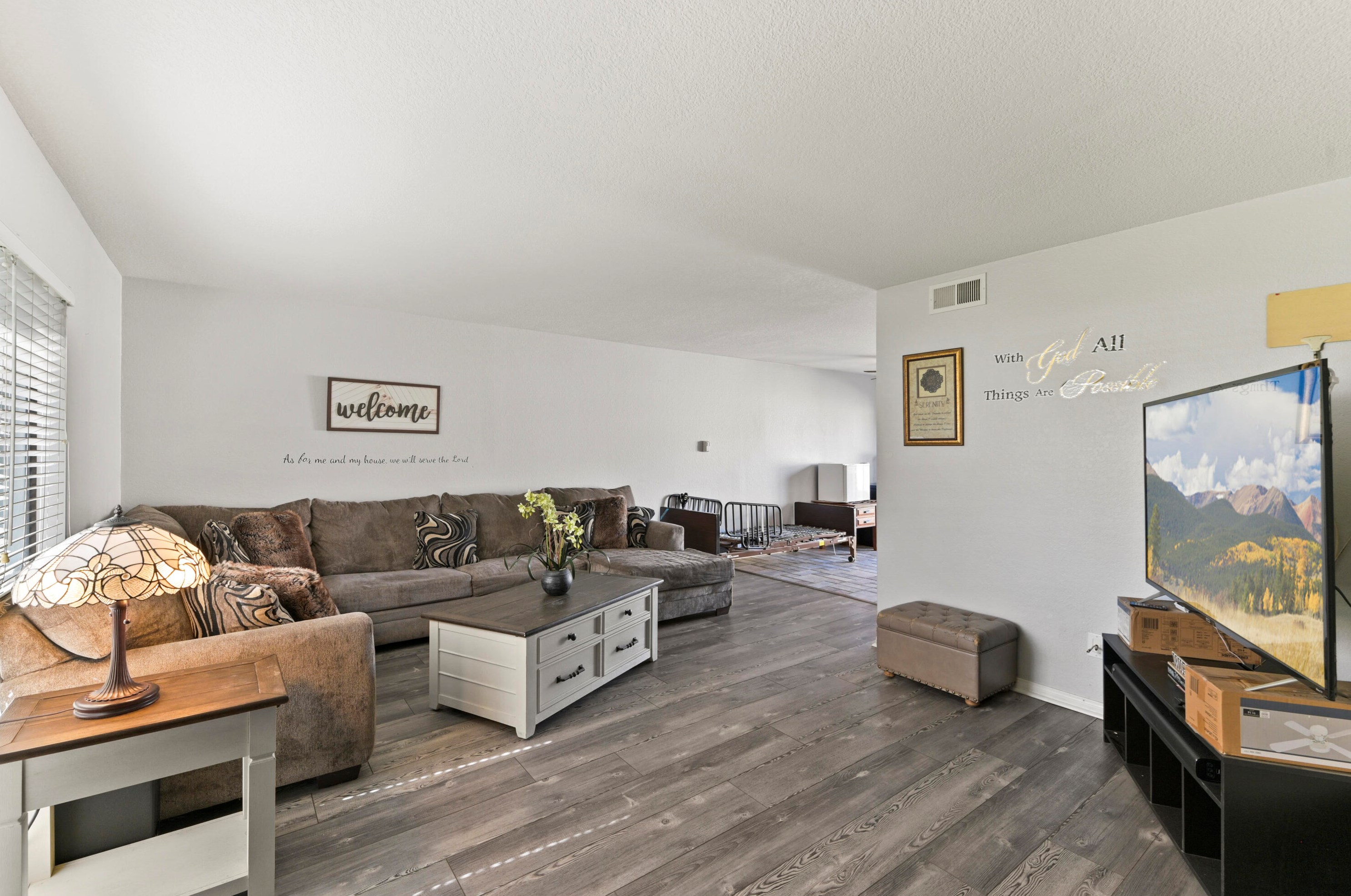 2856 Tropicana Dr, Riverside CA  92504-4282 exterior