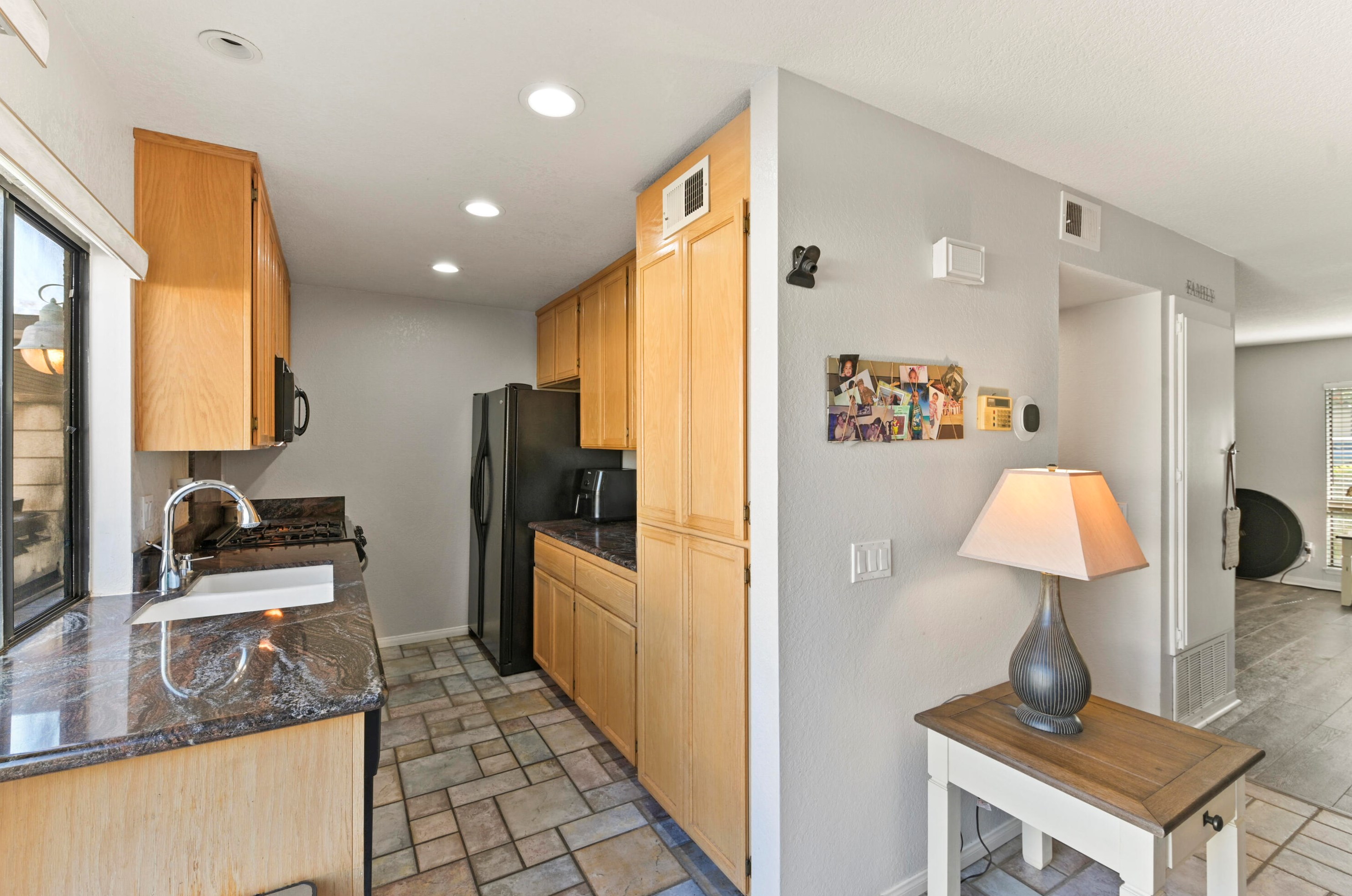 2856 Tropicana Dr, Riverside CA  92504-4282 exterior