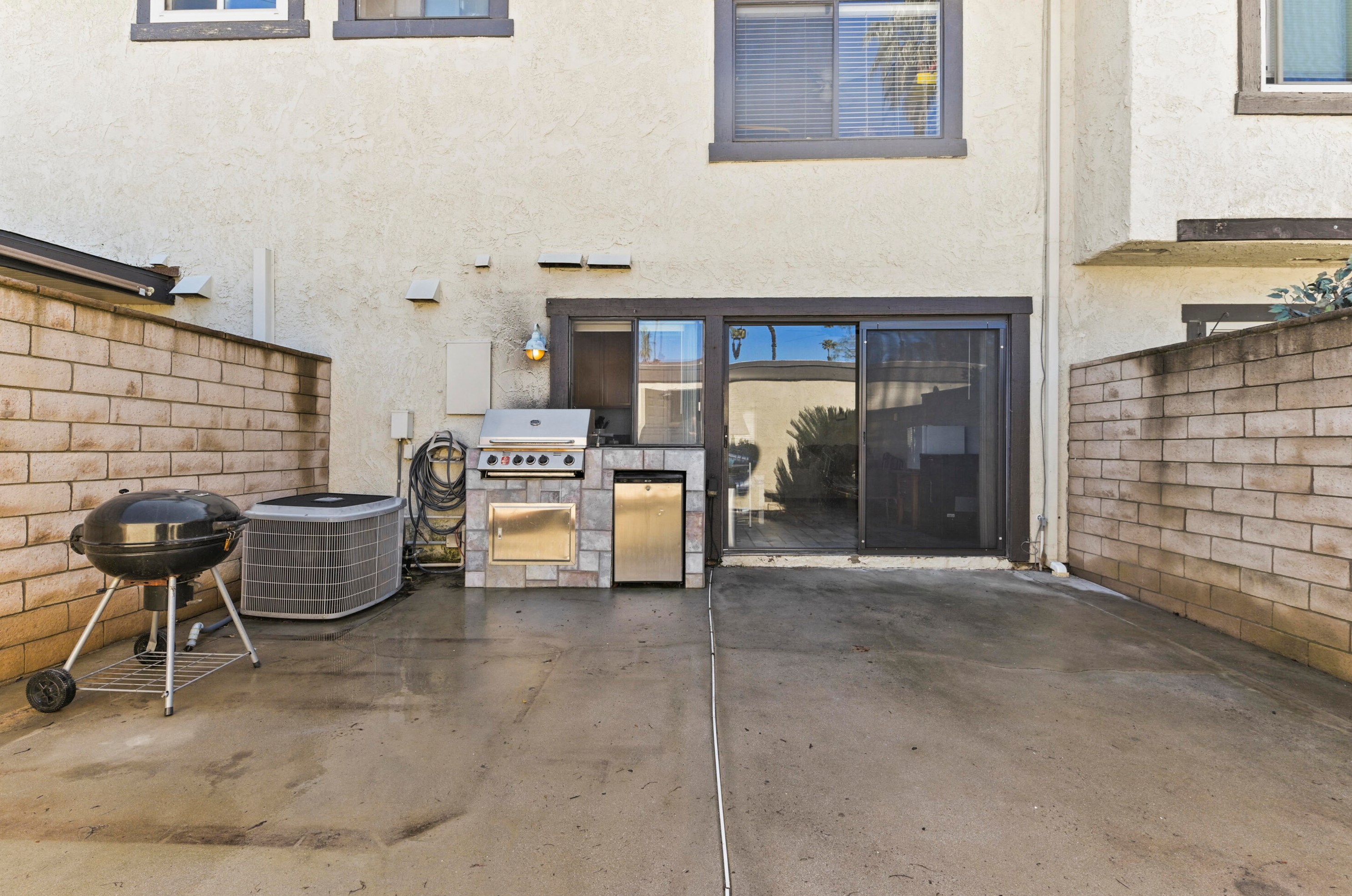 2856 Tropicana Dr, Riverside CA  92504-4282 exterior