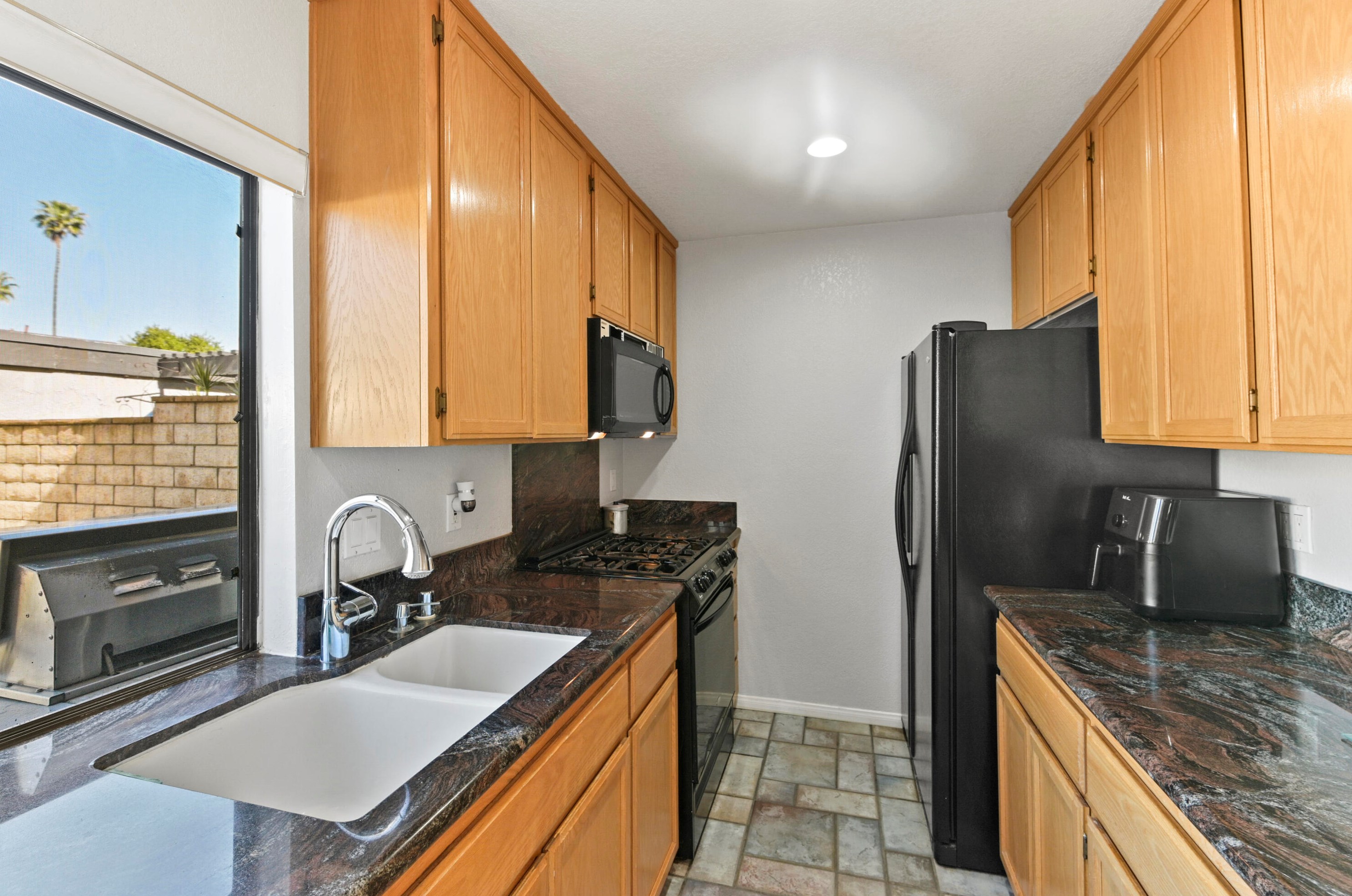 2856 Tropicana Dr, Riverside CA  92504-4282 exterior