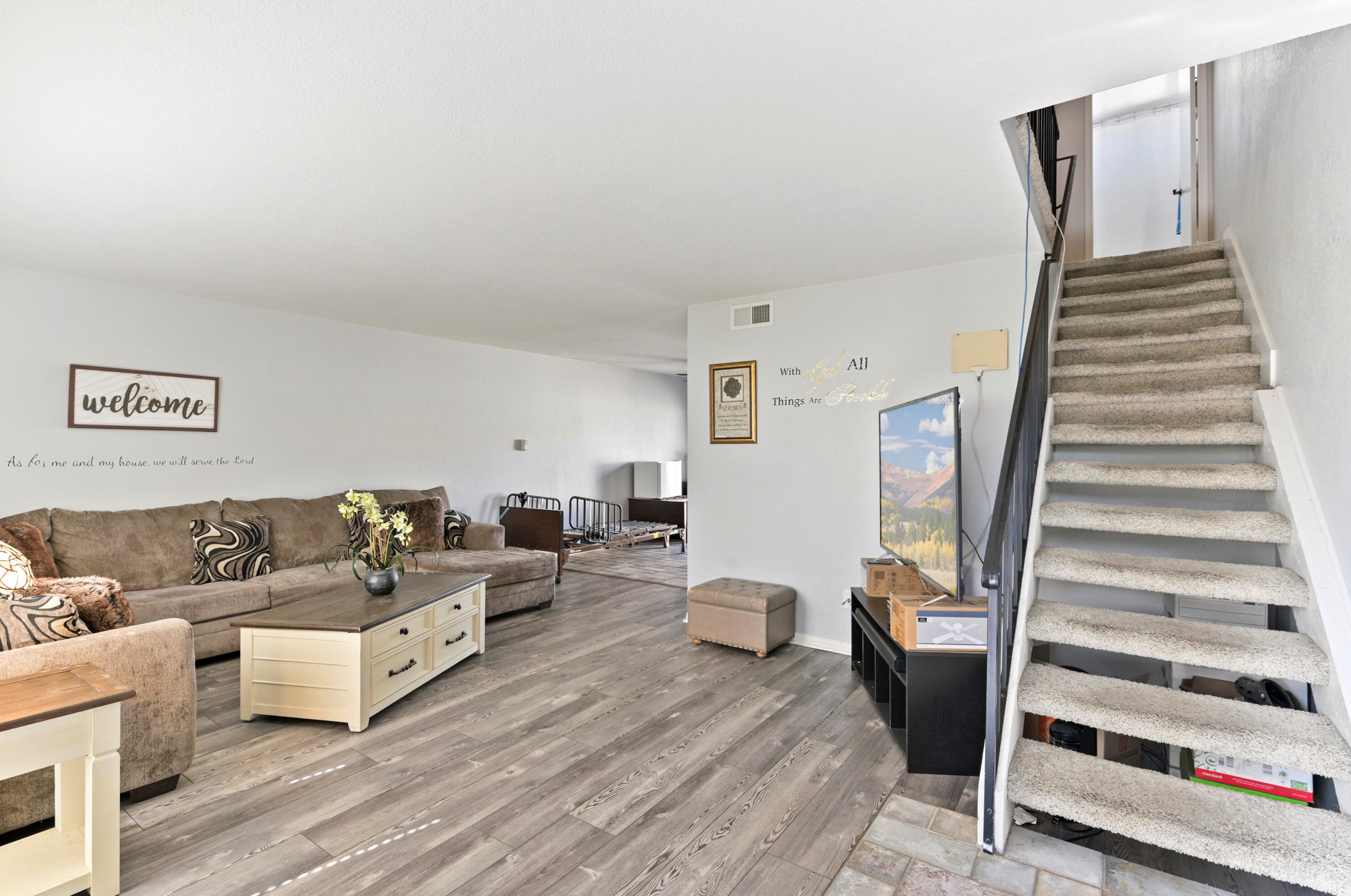 2856 Tropicana Dr, Riverside CA  92504-4282 exterior