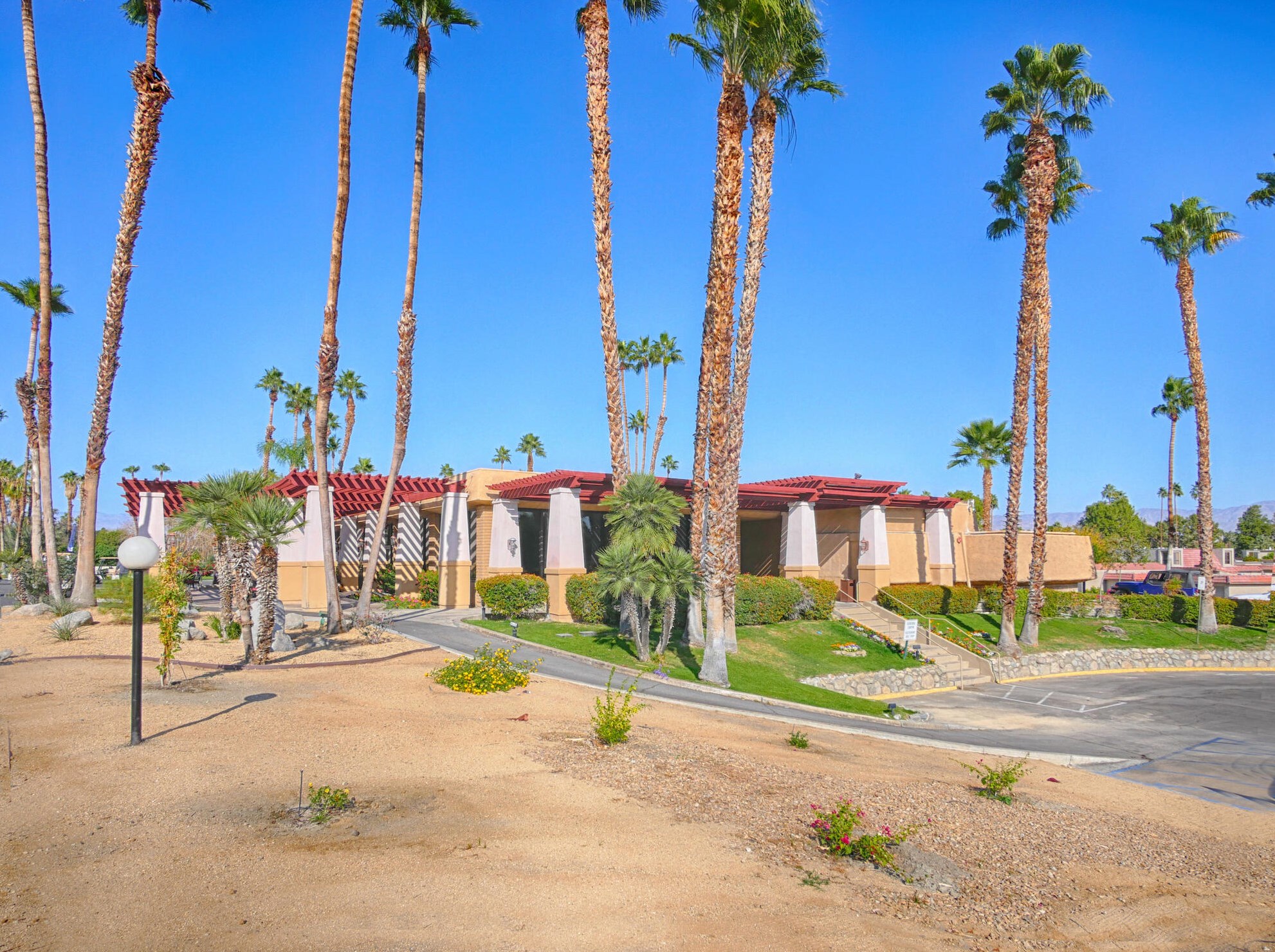 34481 Calle Las Palmas, Cathedral City CA  92234-6763 exterior