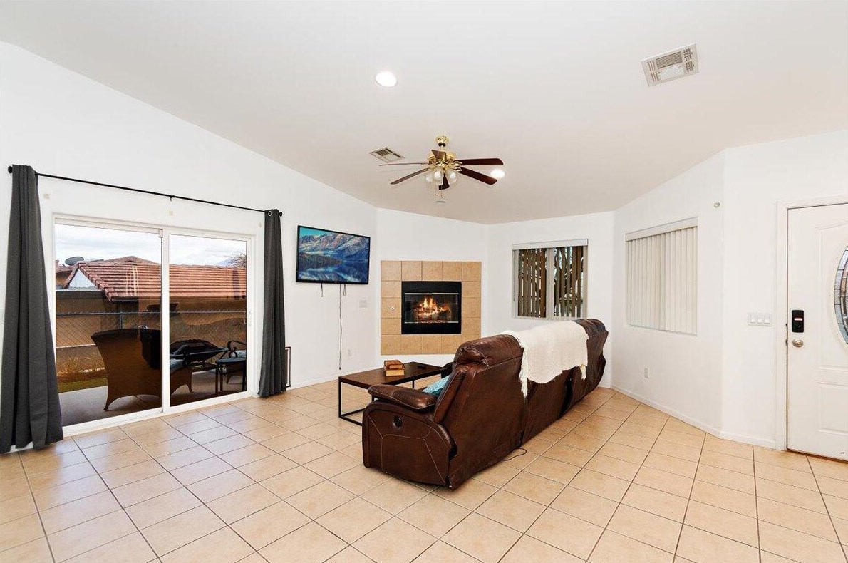 9056 Calle Barranca, Desert Hot Springs CA  92240-1639 exterior