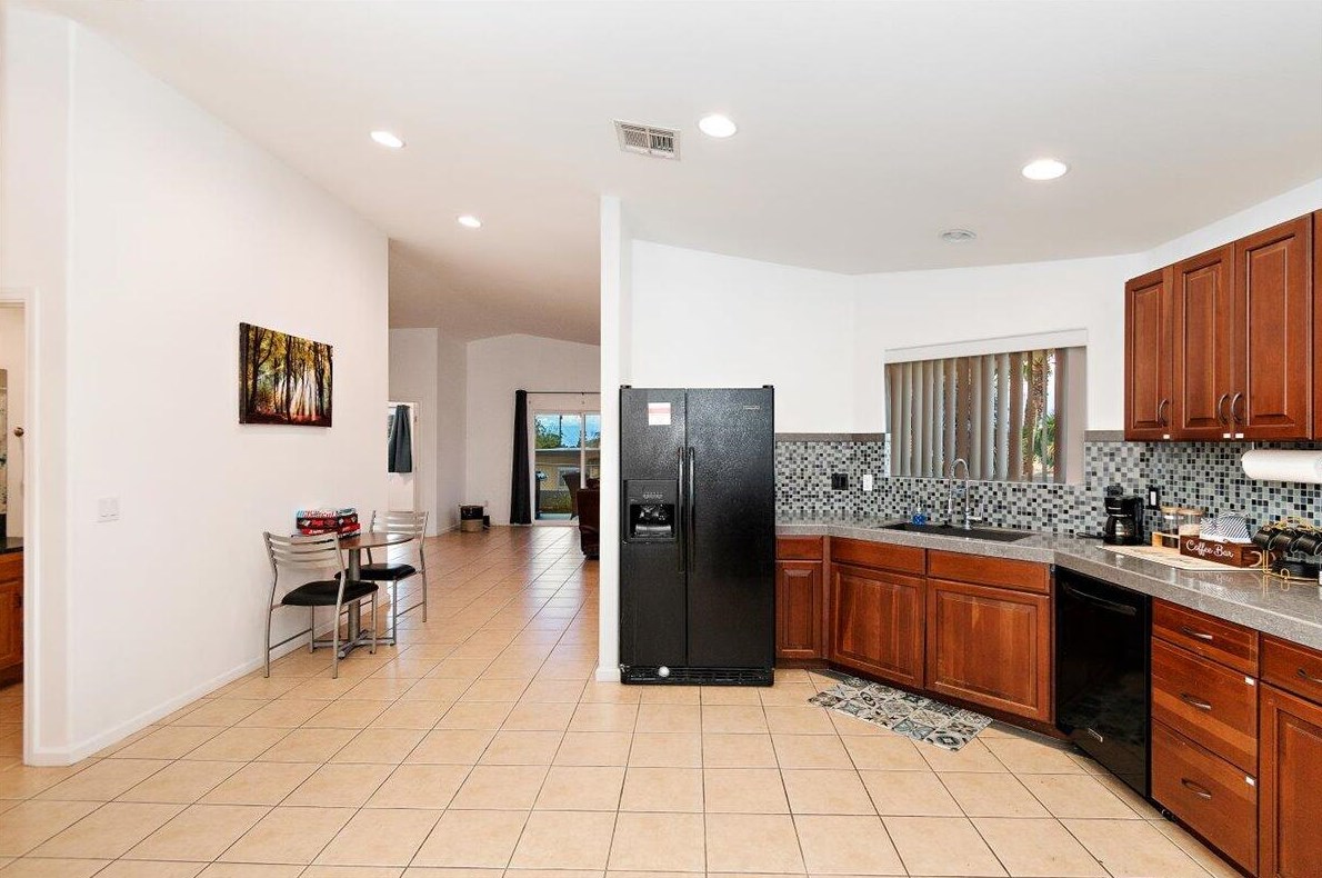 9056 Calle Barranca, Desert Hot Springs CA  92240-1639 exterior