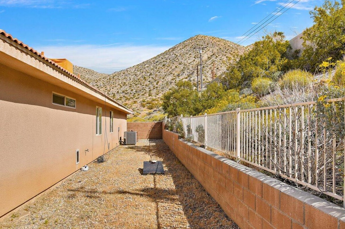 9056 Calle Barranca, Desert Hot Springs CA  92240-1639 exterior