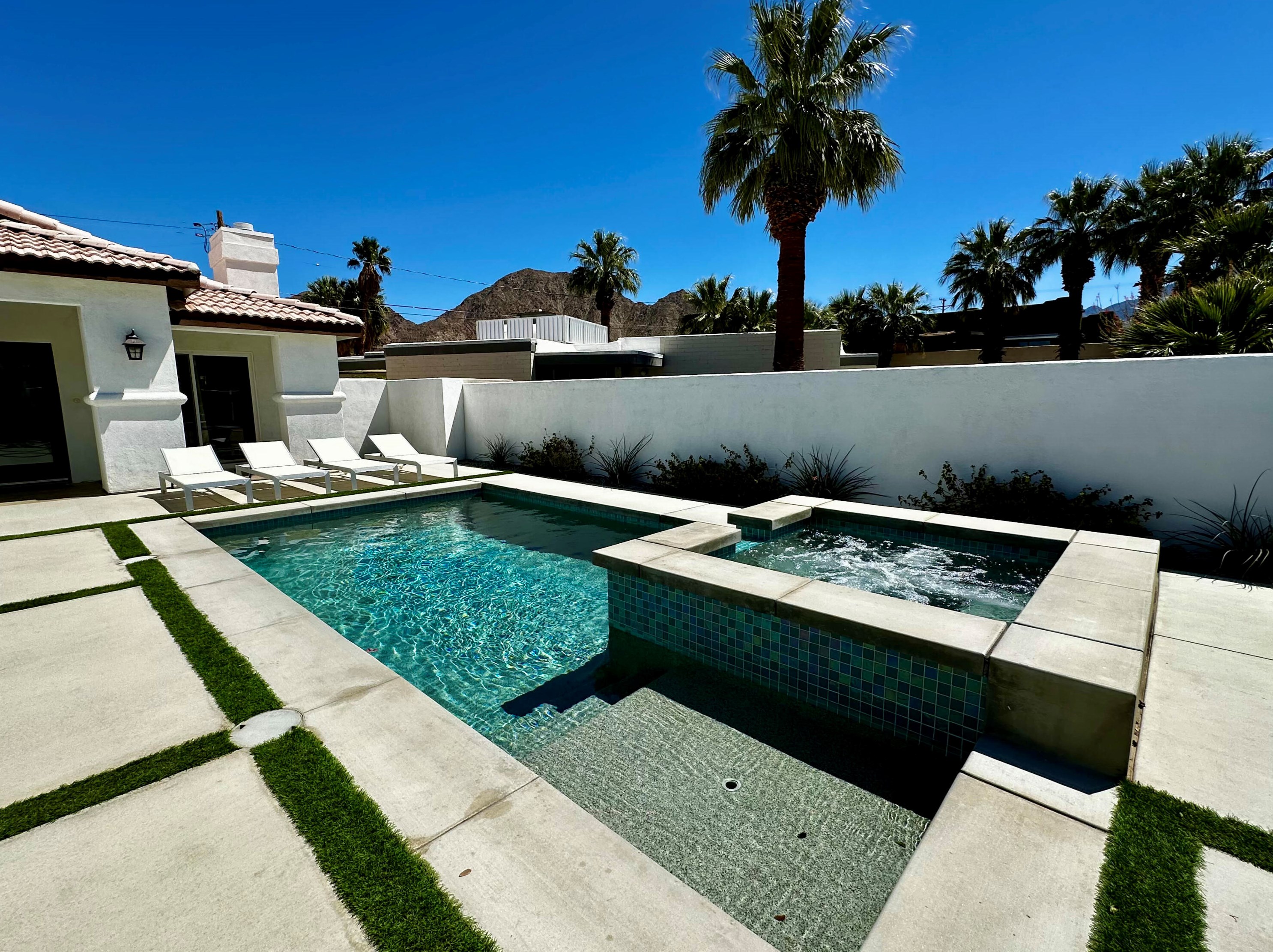 53620 Avenida Alvarado, La Quinta CA  92253-3597 exterior