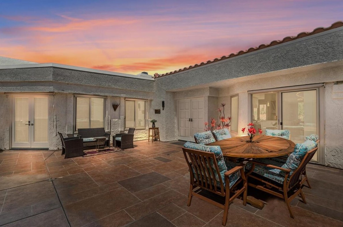 49580 Avenida Vista Bonita, La Quinta CA  92253-2539 exterior