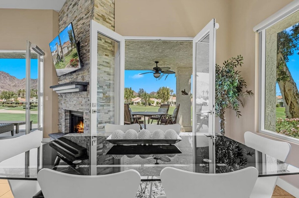 49580 Avenida Vista Bonita, La Quinta CA  92253-2539 exterior