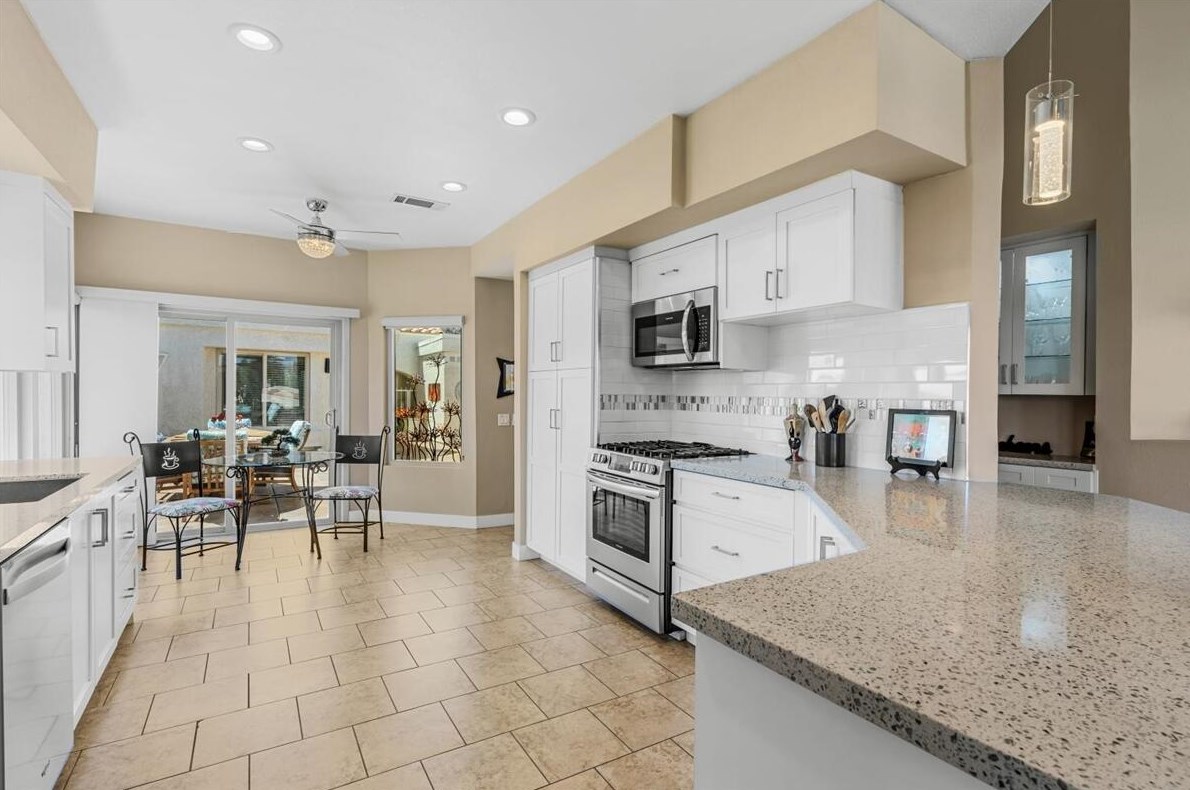 49580 Avenida Vista Bonita, La Quinta CA  92253-2539 exterior