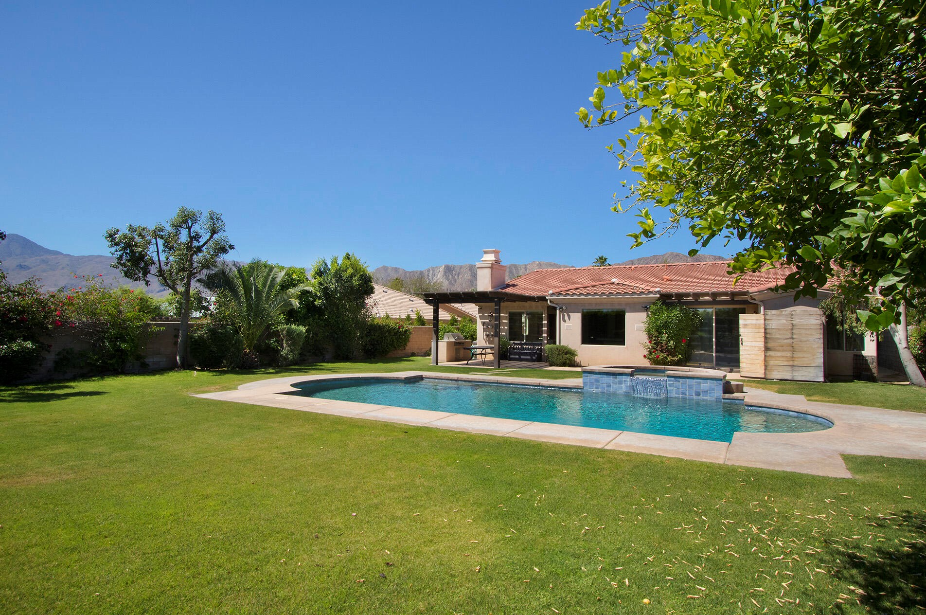 49554 Date Palm Dr, La Quinta CA  exterior