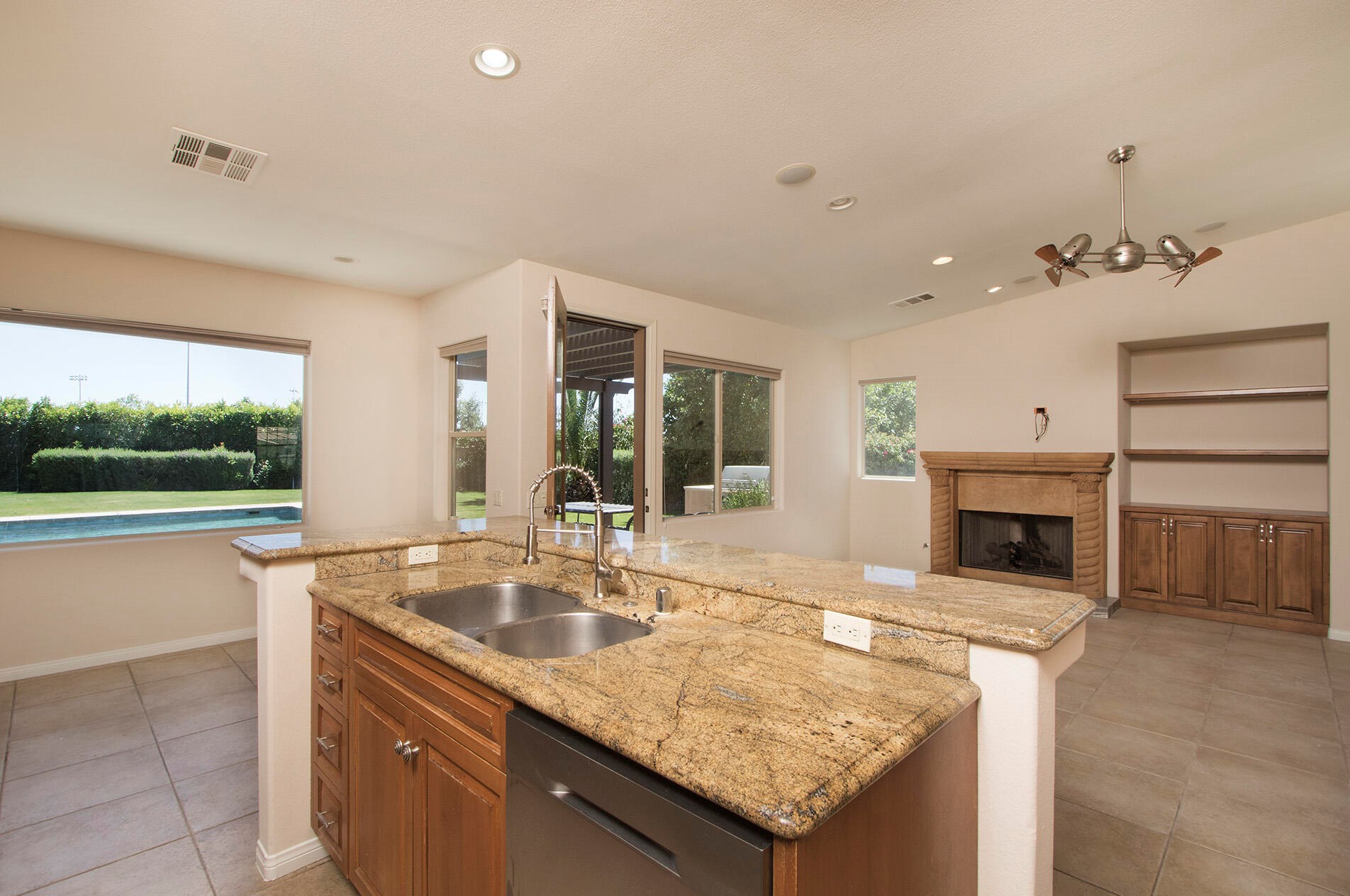 49554 Date Palm Dr, La Quinta CA  exterior