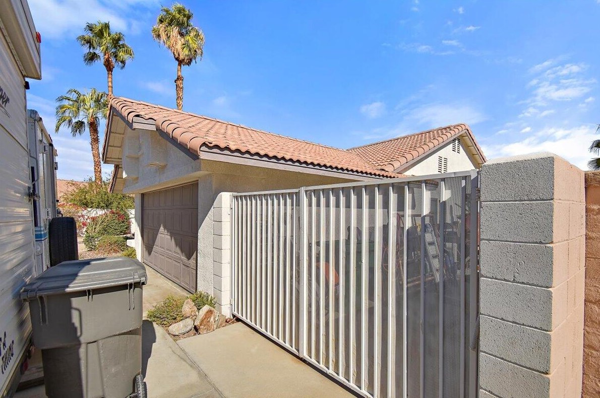 30648 Bloomsbury Ln, Cathedral City CA  92234-2581 exterior