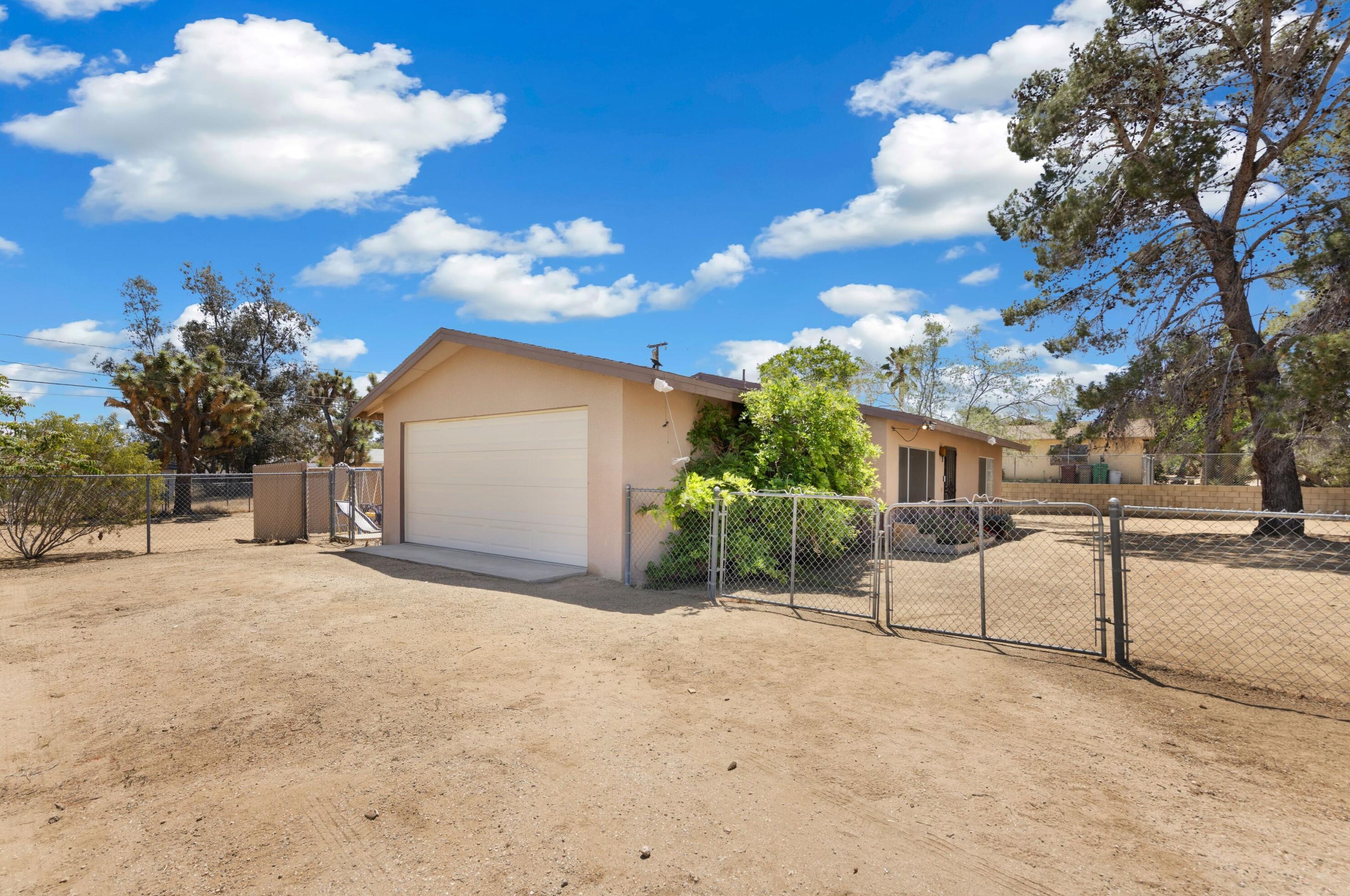 7403 Condalia Ave, Yucca Valley CA 92284-3723 exterior