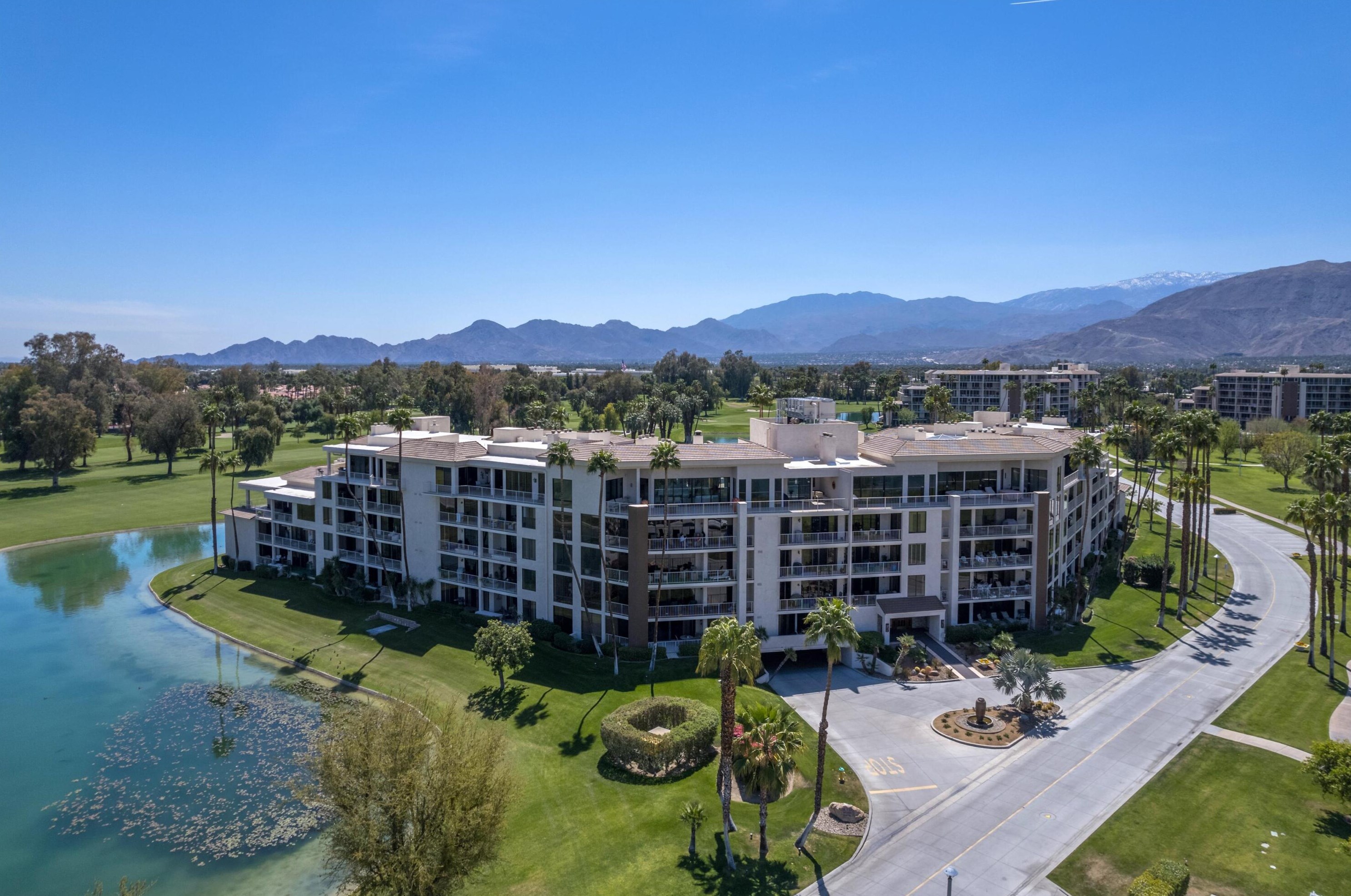 910 Island Dr, Rancho Mirage CA  92270-3121 exterior