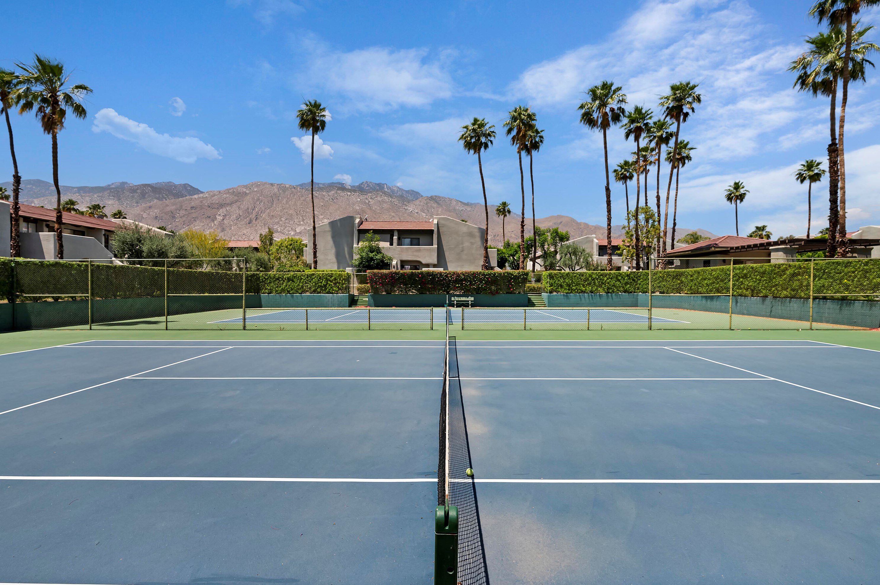 351 Hermosa Dr, Palm Springs CA  92262-0702 exterior