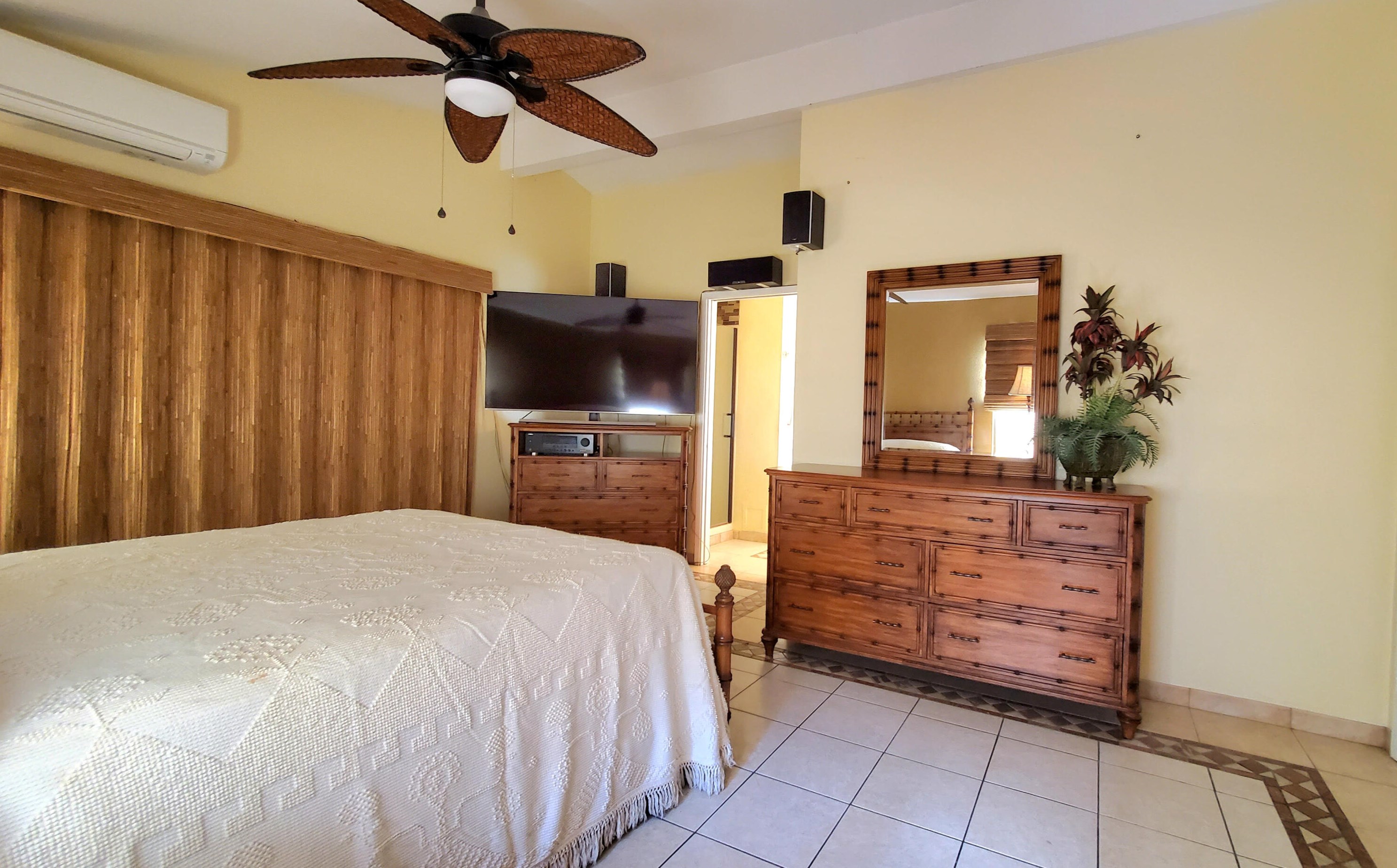 82 Zacharia Dr, Cathedral City CA  92234-6648 exterior