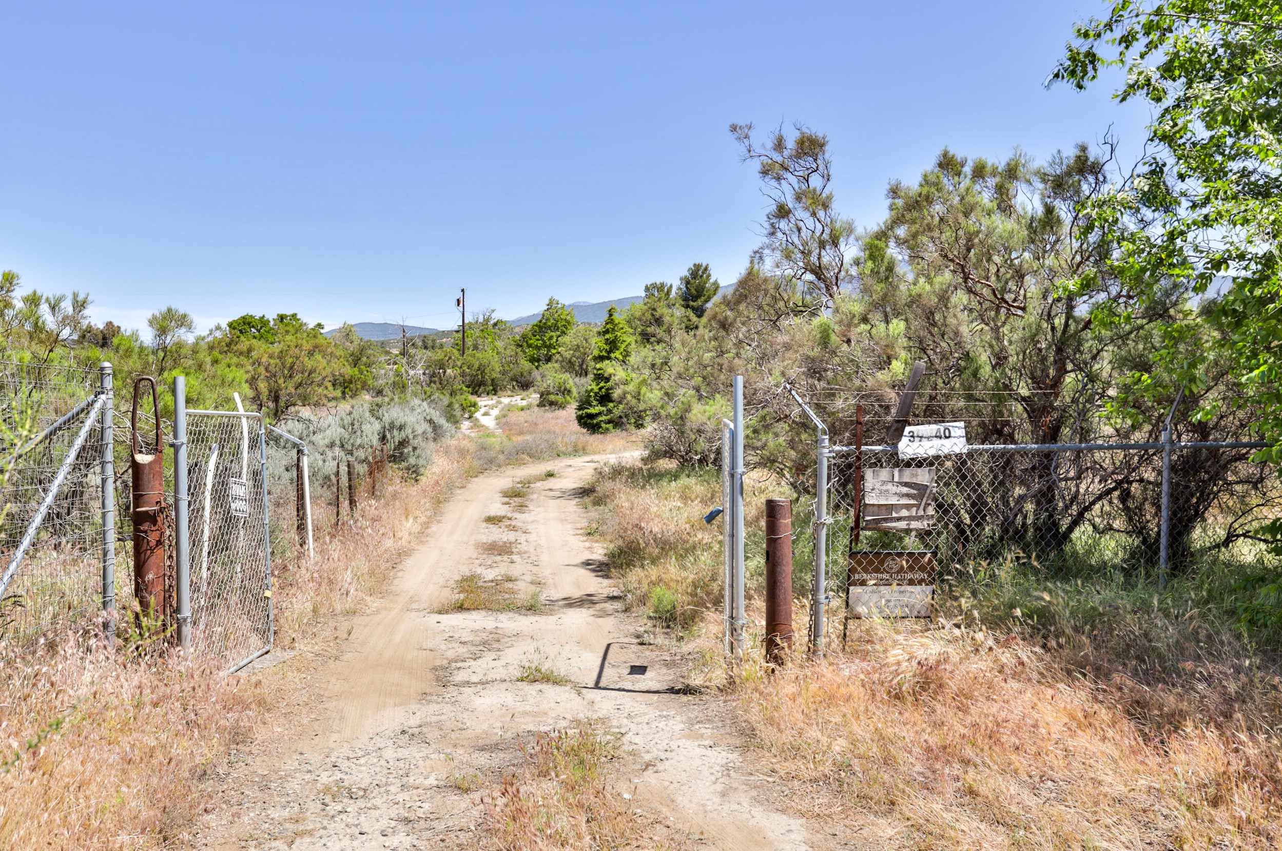 39140 Howard Rd, Anza CA  92539-9366 exterior