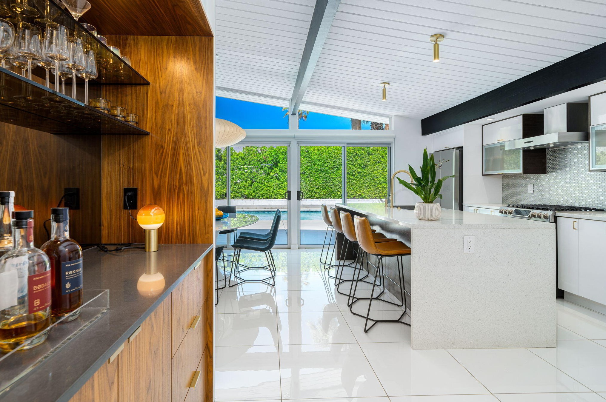 2311 Avenida Caballeros, Palm Springs CA  92262-3307 exterior