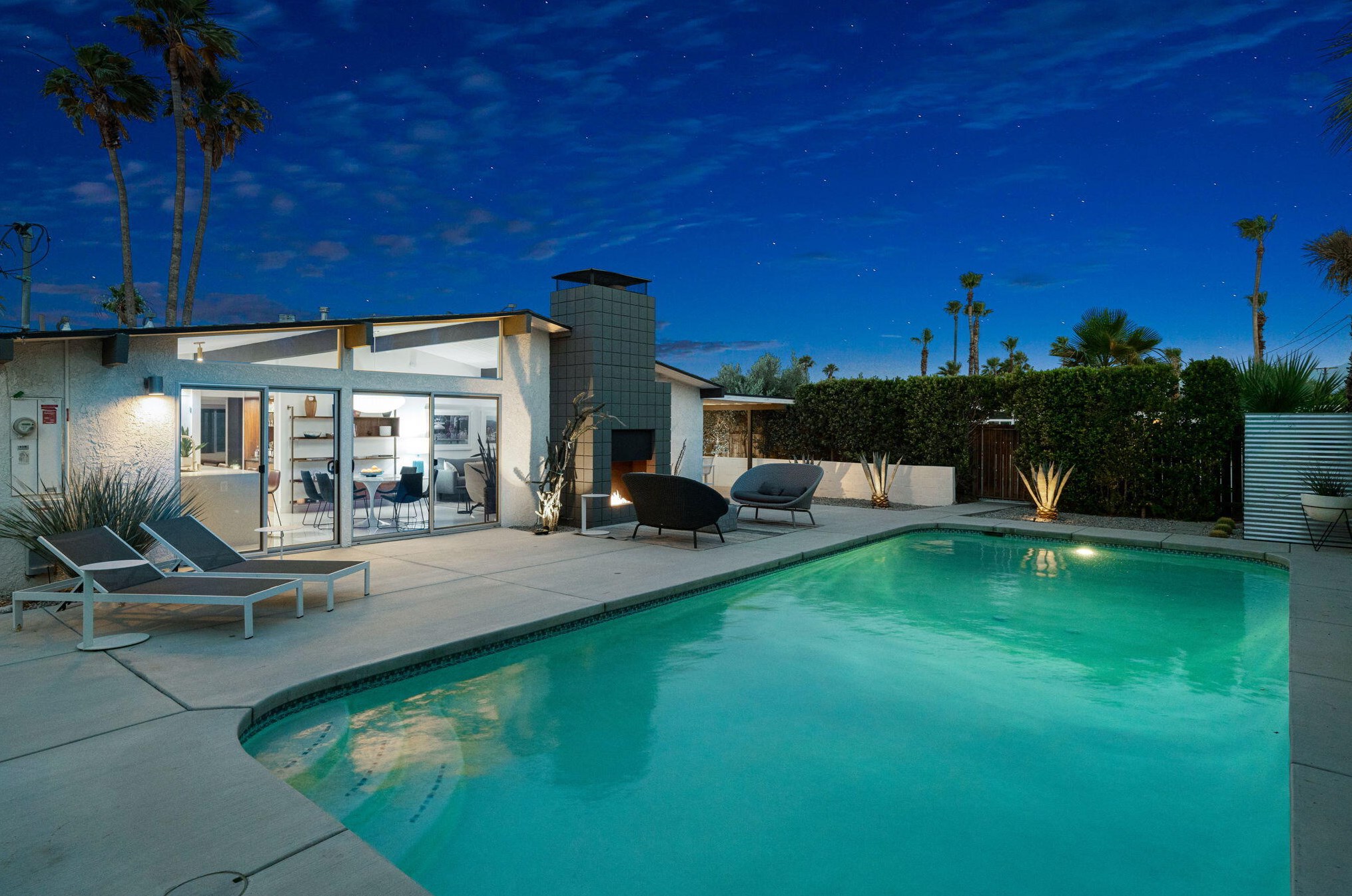 2311 Avenida Caballeros, Palm Springs CA  92262-3307 exterior