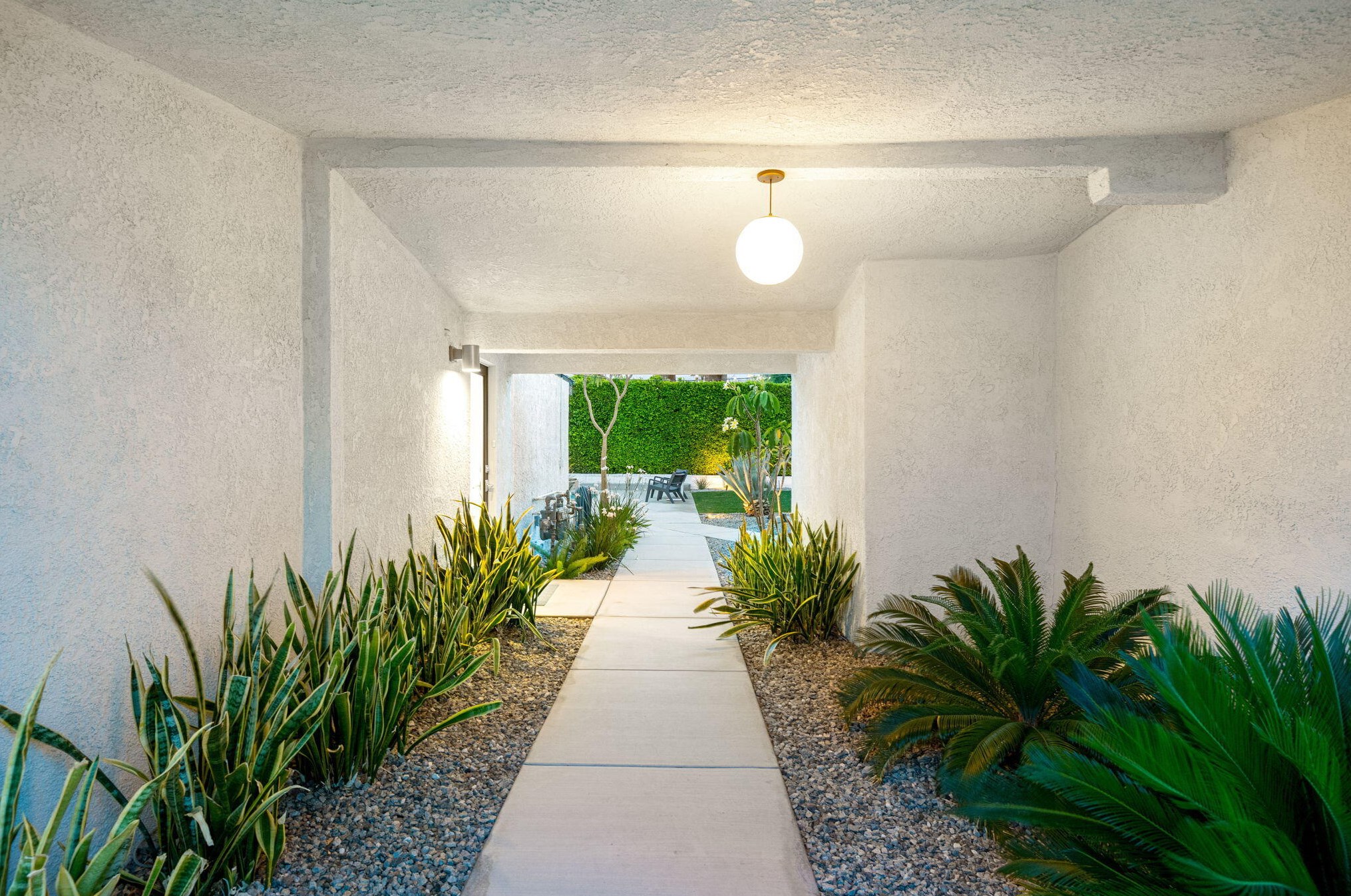 2311 Avenida Caballeros, Palm Springs CA  92262-3307 exterior