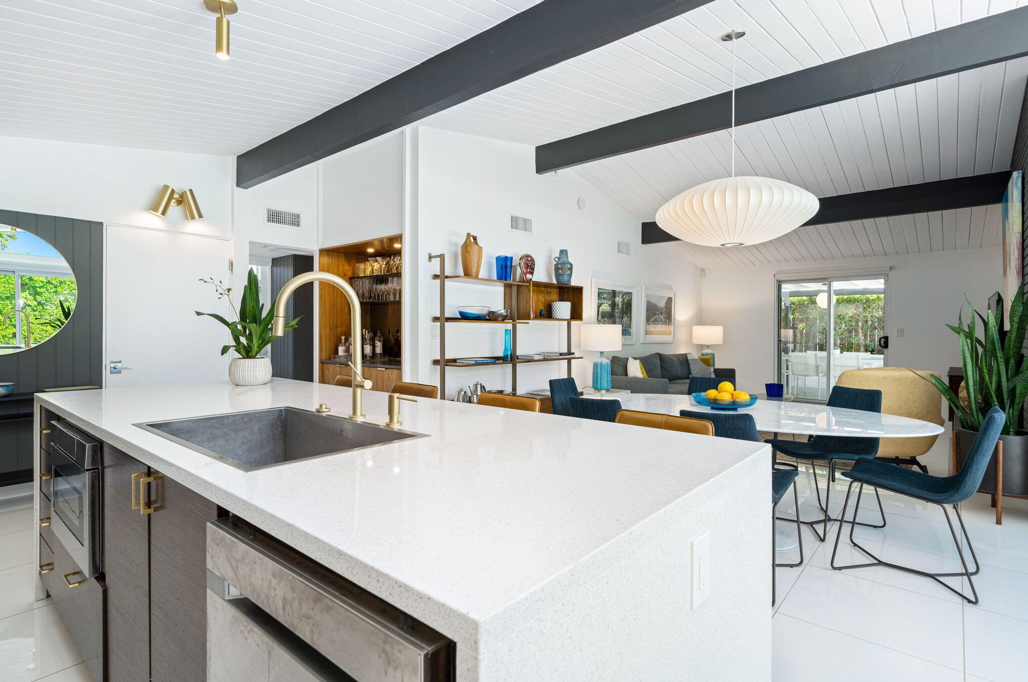 2311 Avenida Caballeros, Palm Springs CA  92262-3307 exterior