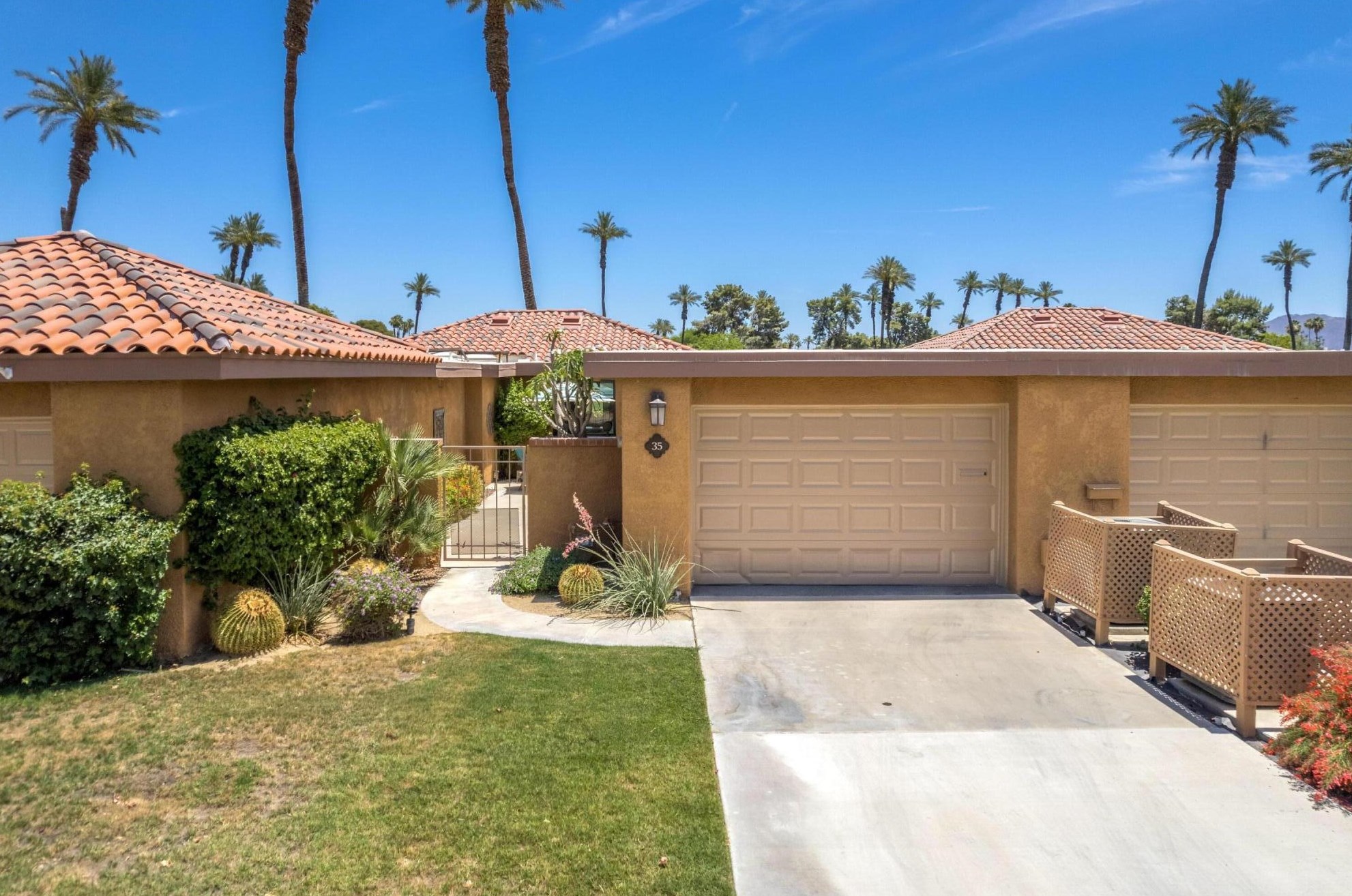 35 Sunrise Dr, Rancho Mirage CA  92270-3879 exterior
