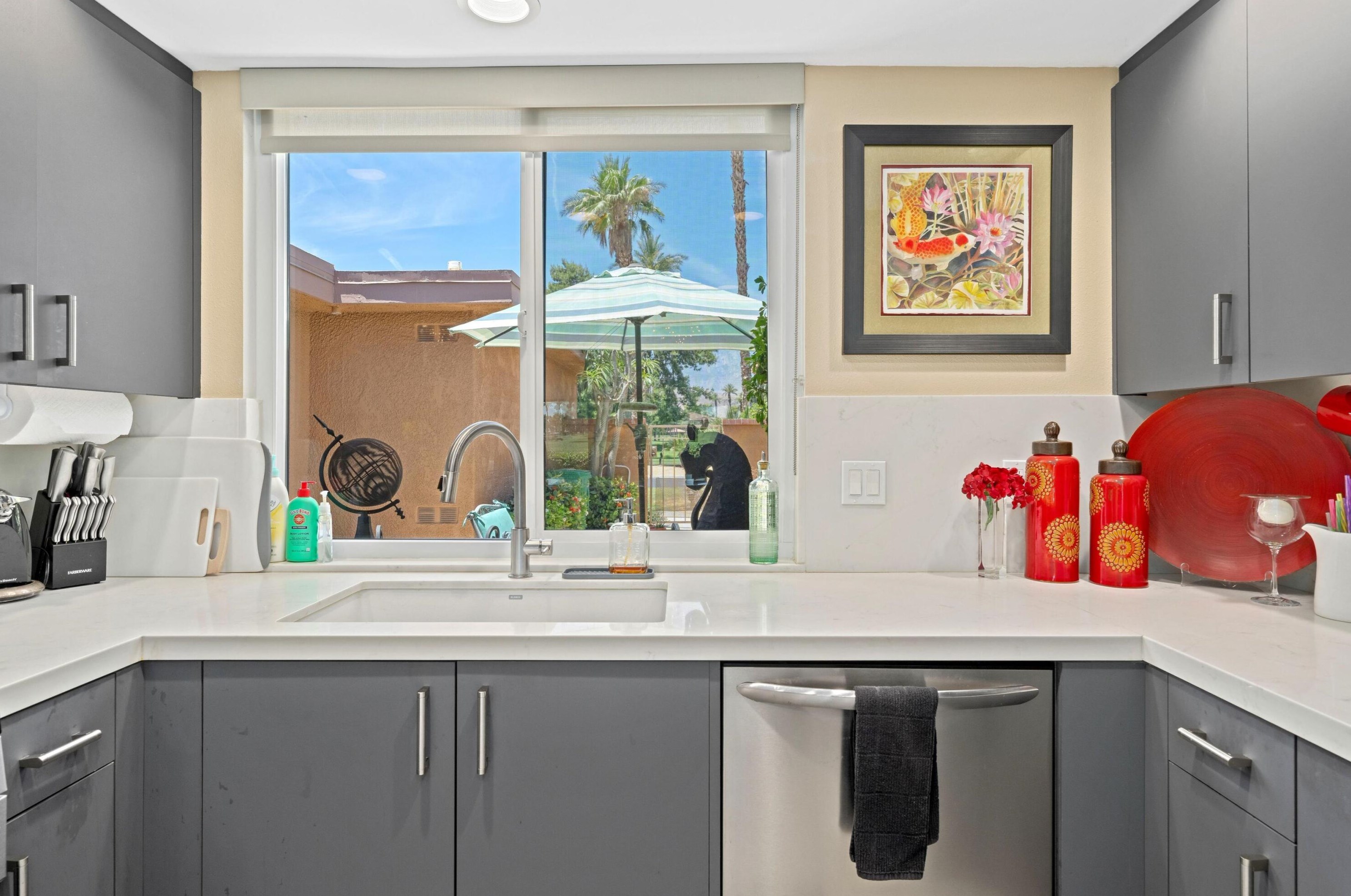 35 Sunrise Dr, Rancho Mirage CA  92270-3879 exterior