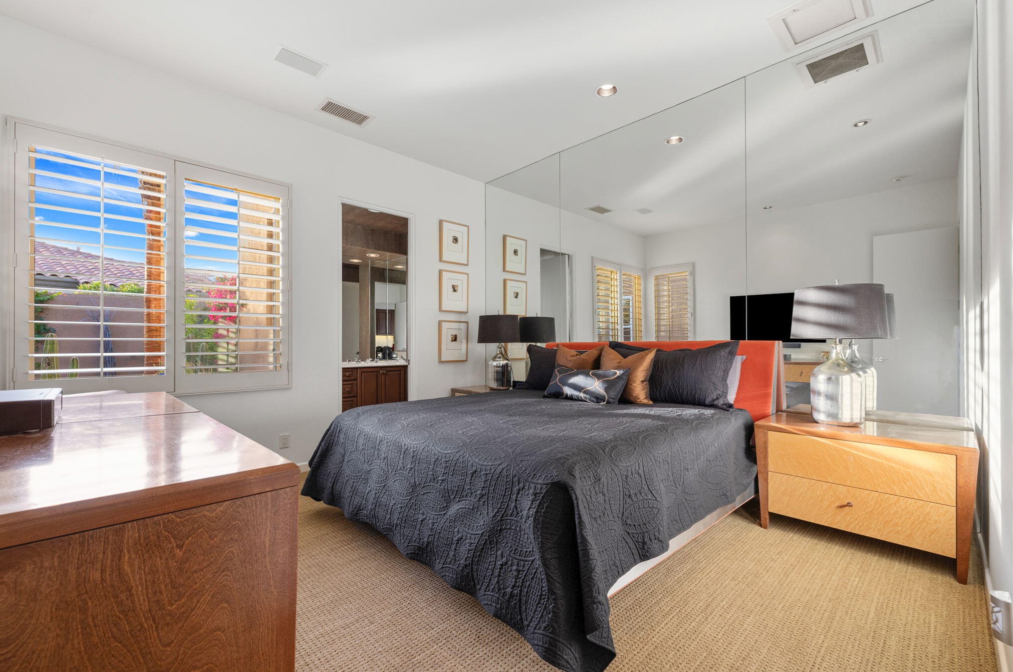161 Tomahawk Dr, Palm Desert CA  92211-8949 exterior