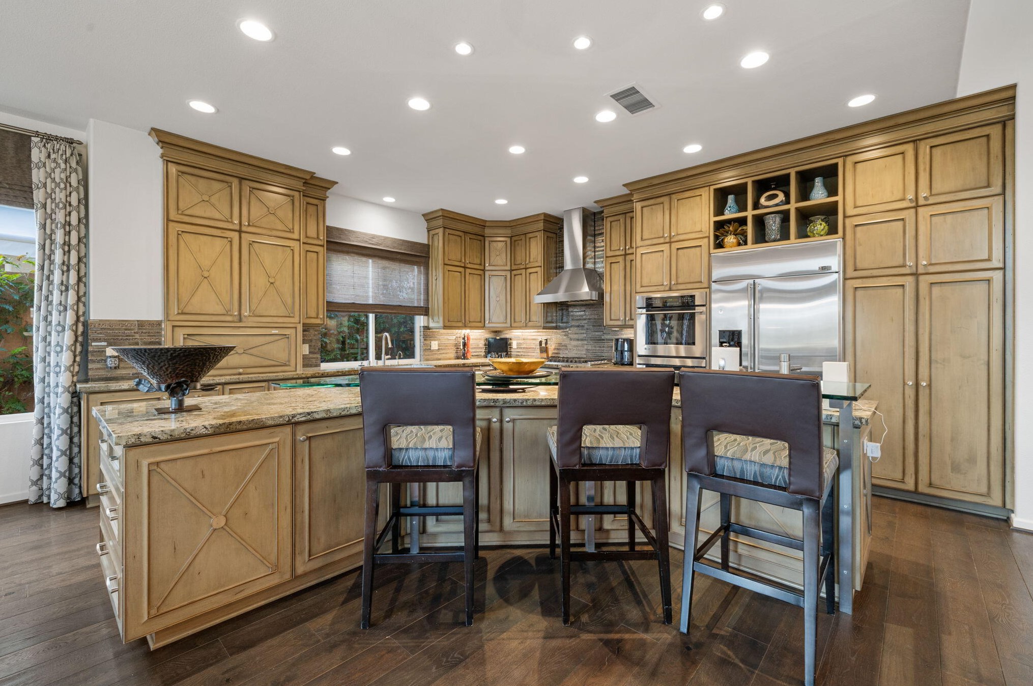 161 Tomahawk Dr, Palm Desert CA  92211-8949 exterior