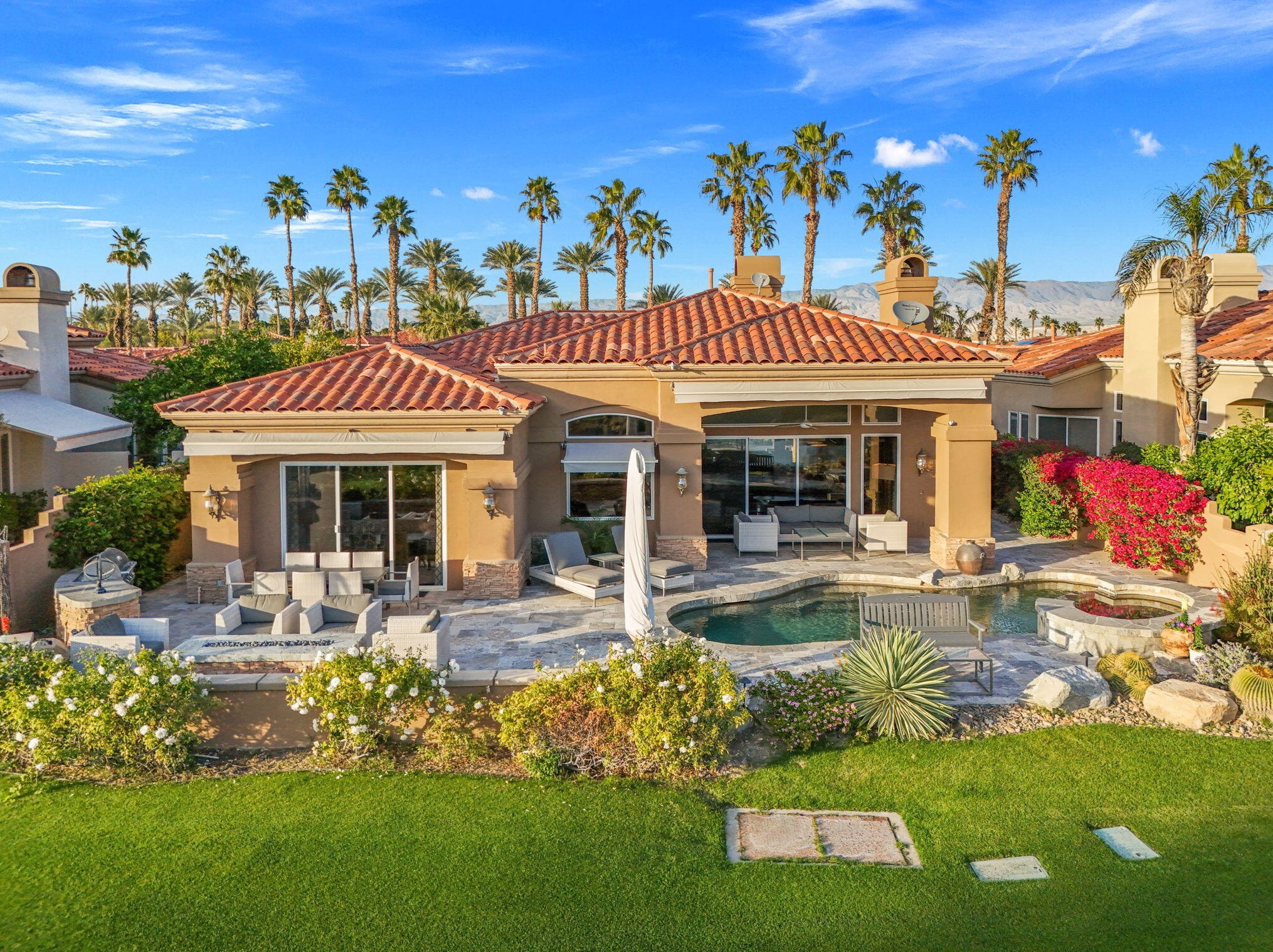 161 Tomahawk Dr, Palm Desert CA  92211-8949 exterior