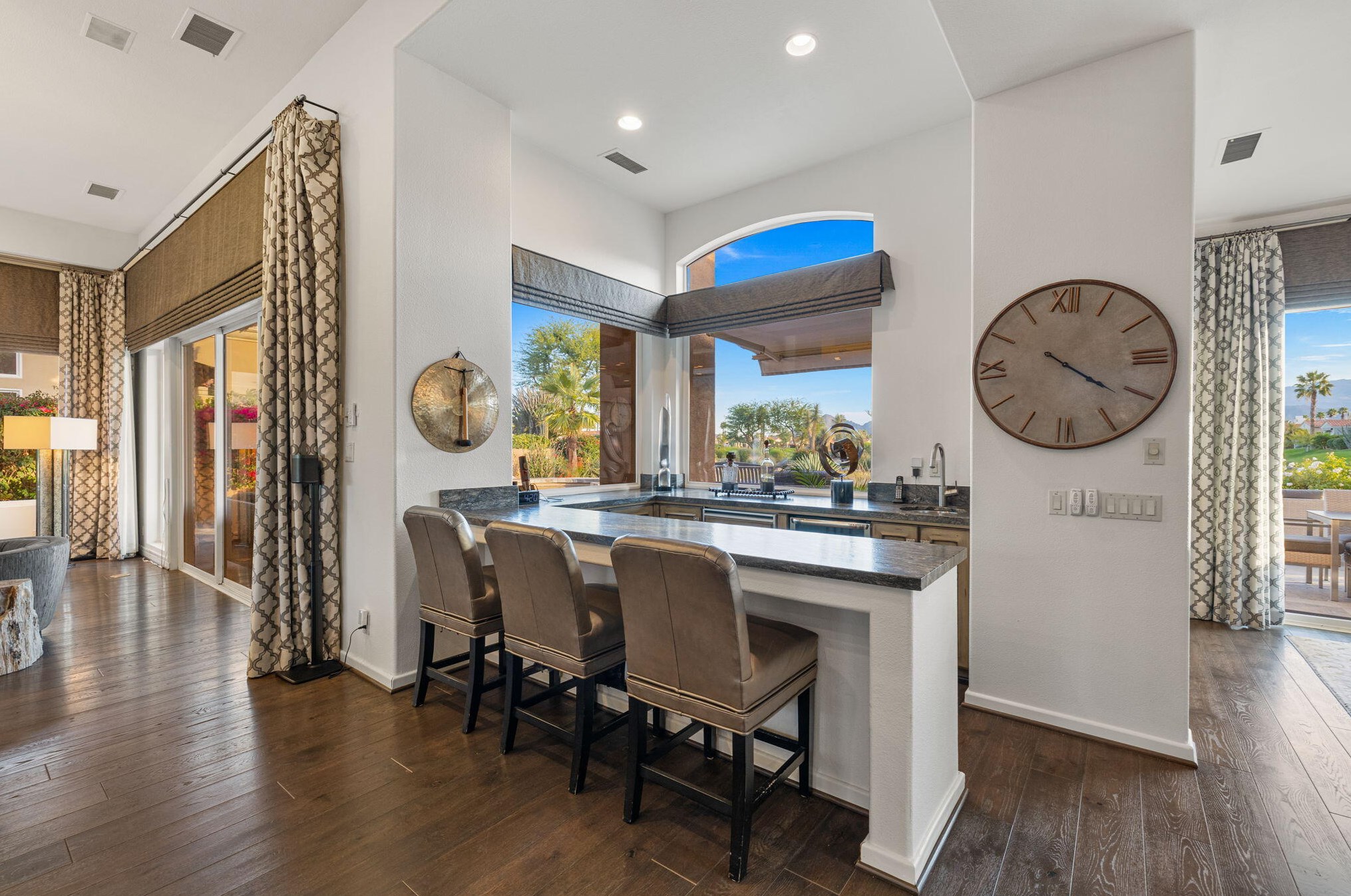 161 Tomahawk Dr, Palm Desert CA  92211-8949 exterior
