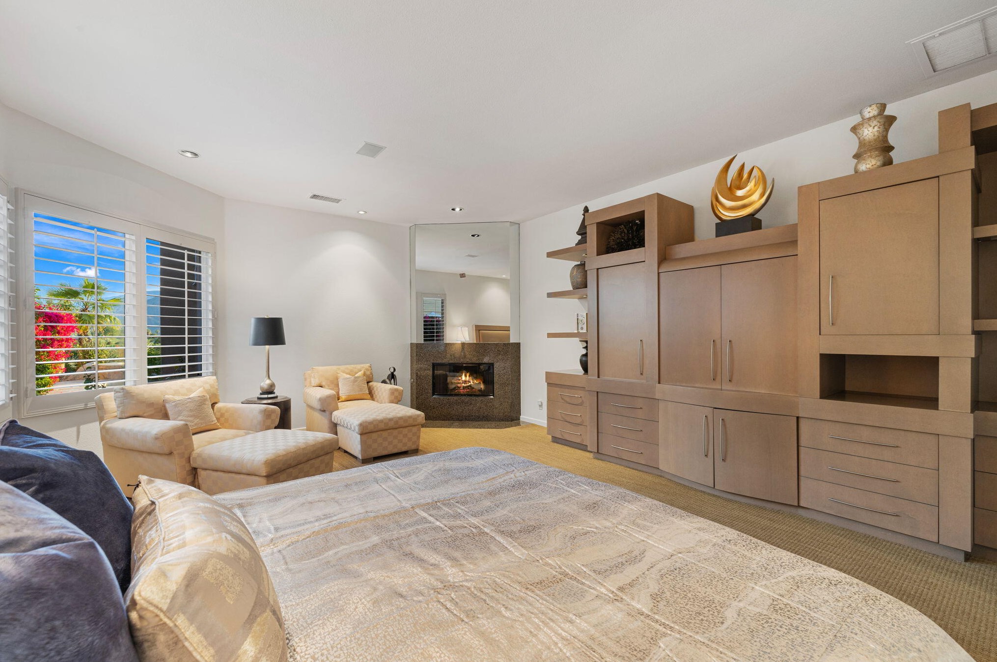 161 Tomahawk Dr, Palm Desert CA  92211-8949 exterior