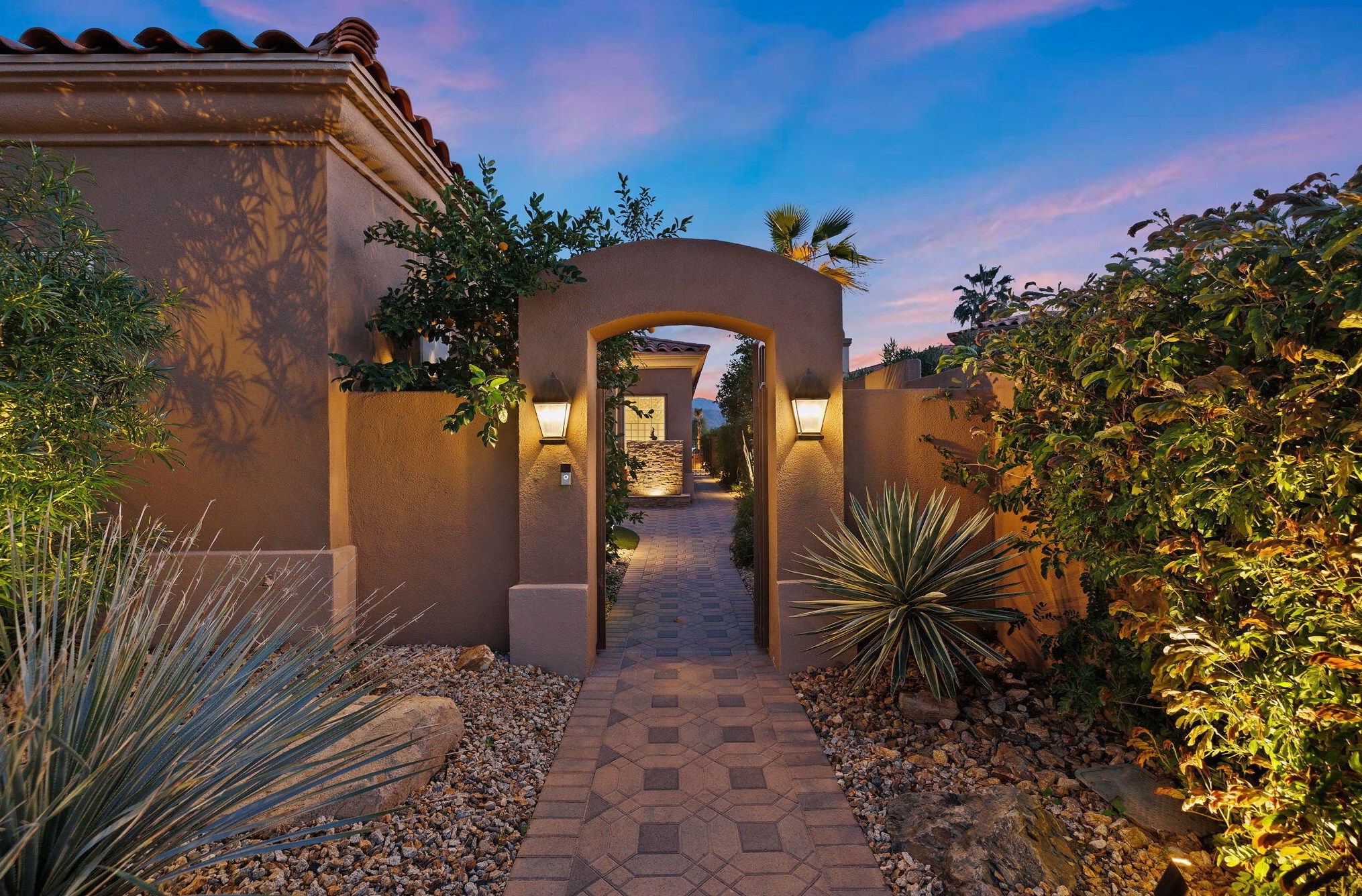 161 Tomahawk Dr, Palm Desert CA  92211-8949 exterior