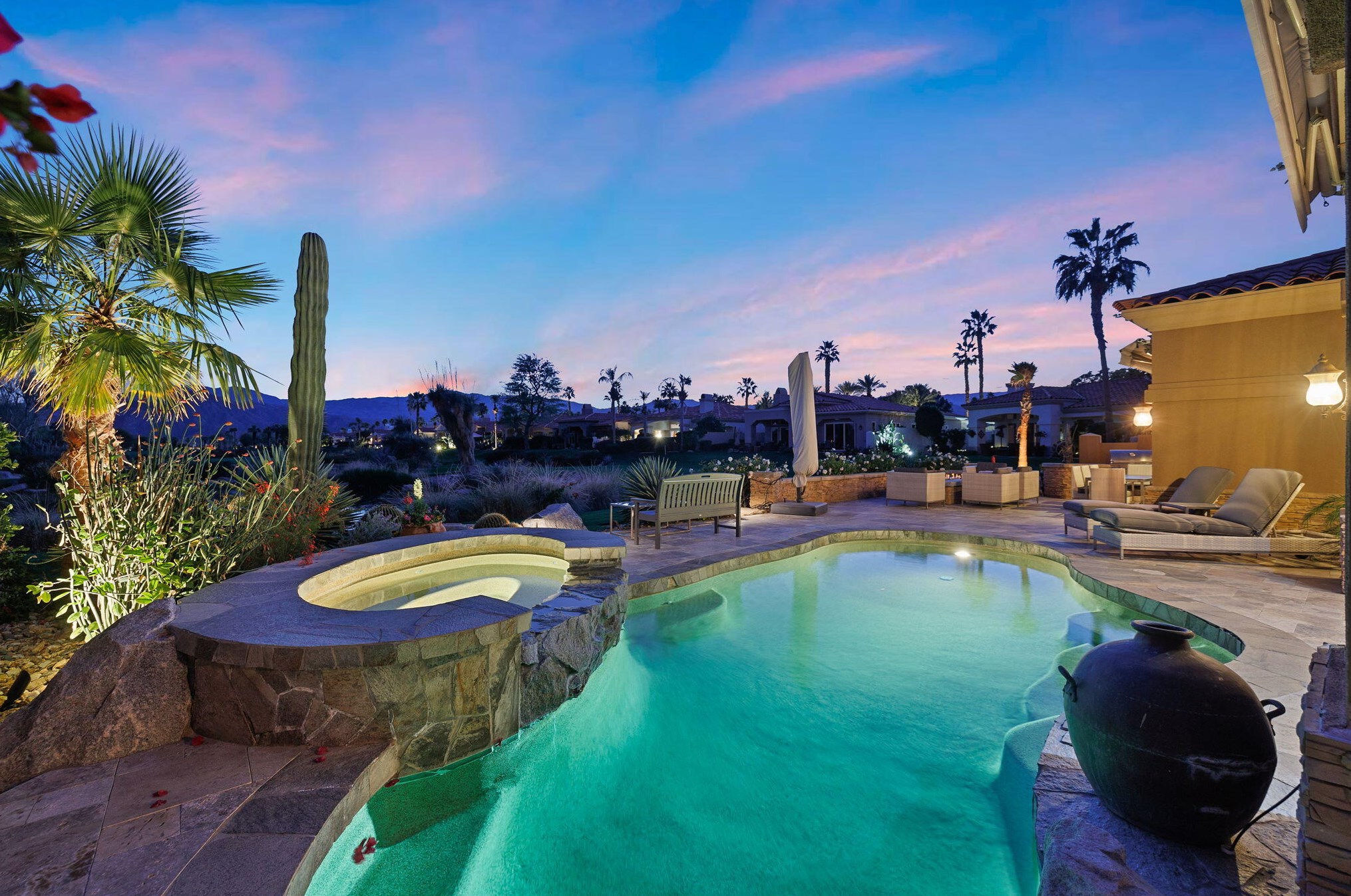 161 Tomahawk Dr, Palm Desert CA  92211-8949 exterior
